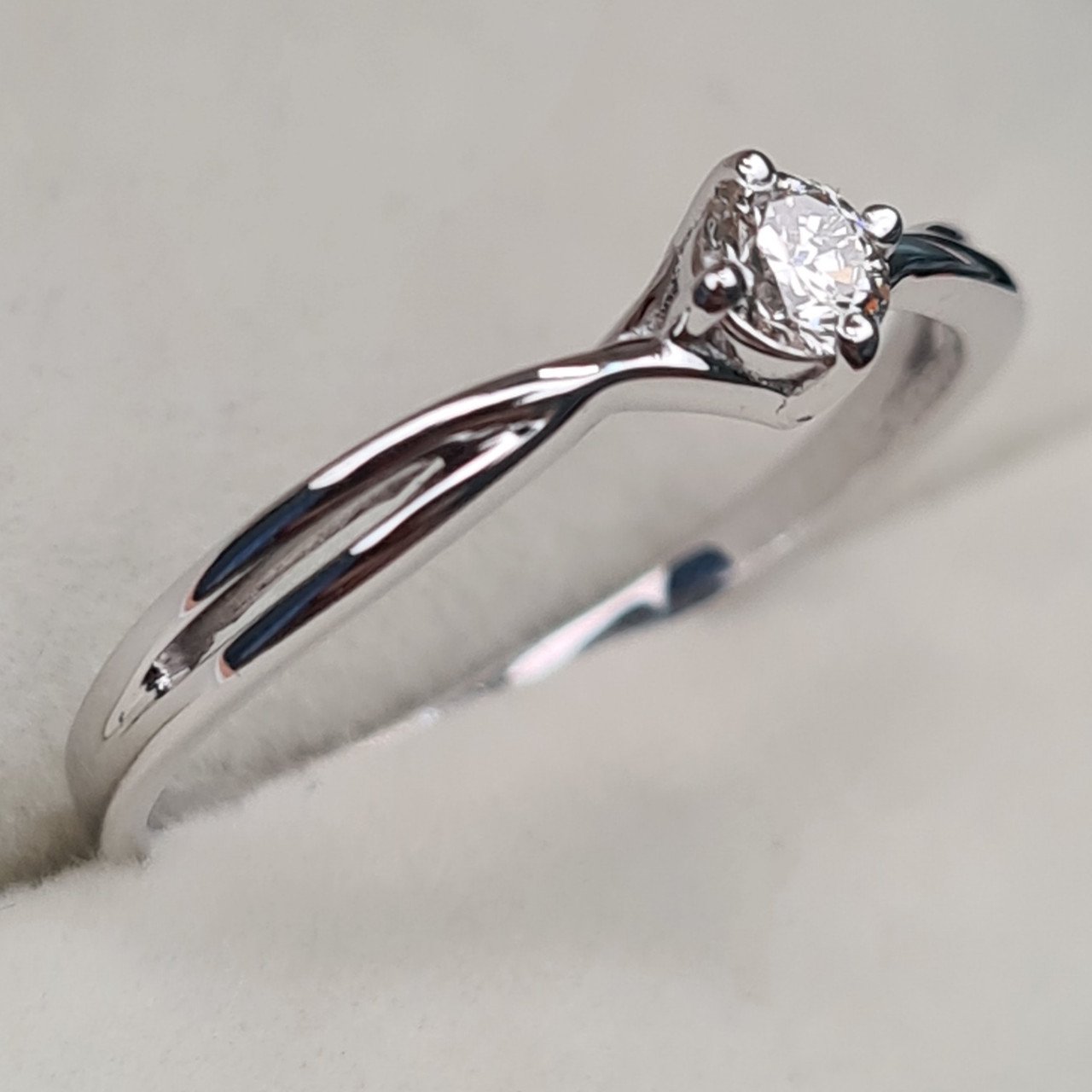 Кольцо Deimantas 97341061 16р 1,45гр 0,193ct. купить,NaN