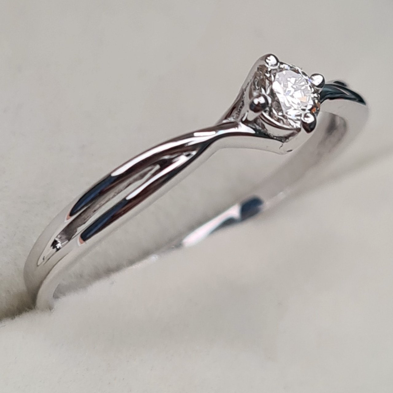 Кольцо Deimantas 97341061 16р 1,45гр 0,193ct. купить,NaN