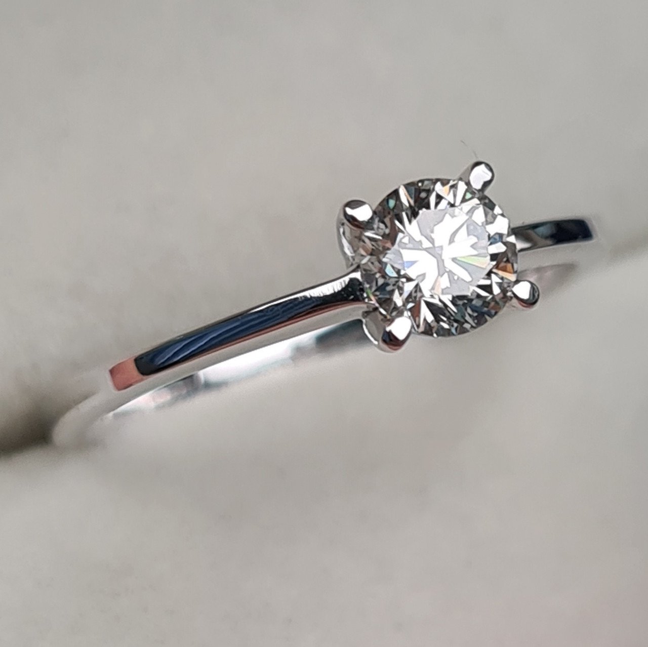 Кольцо Deimantas 97341007 16,5р 1,85гр 0,42ct. купить,NaN