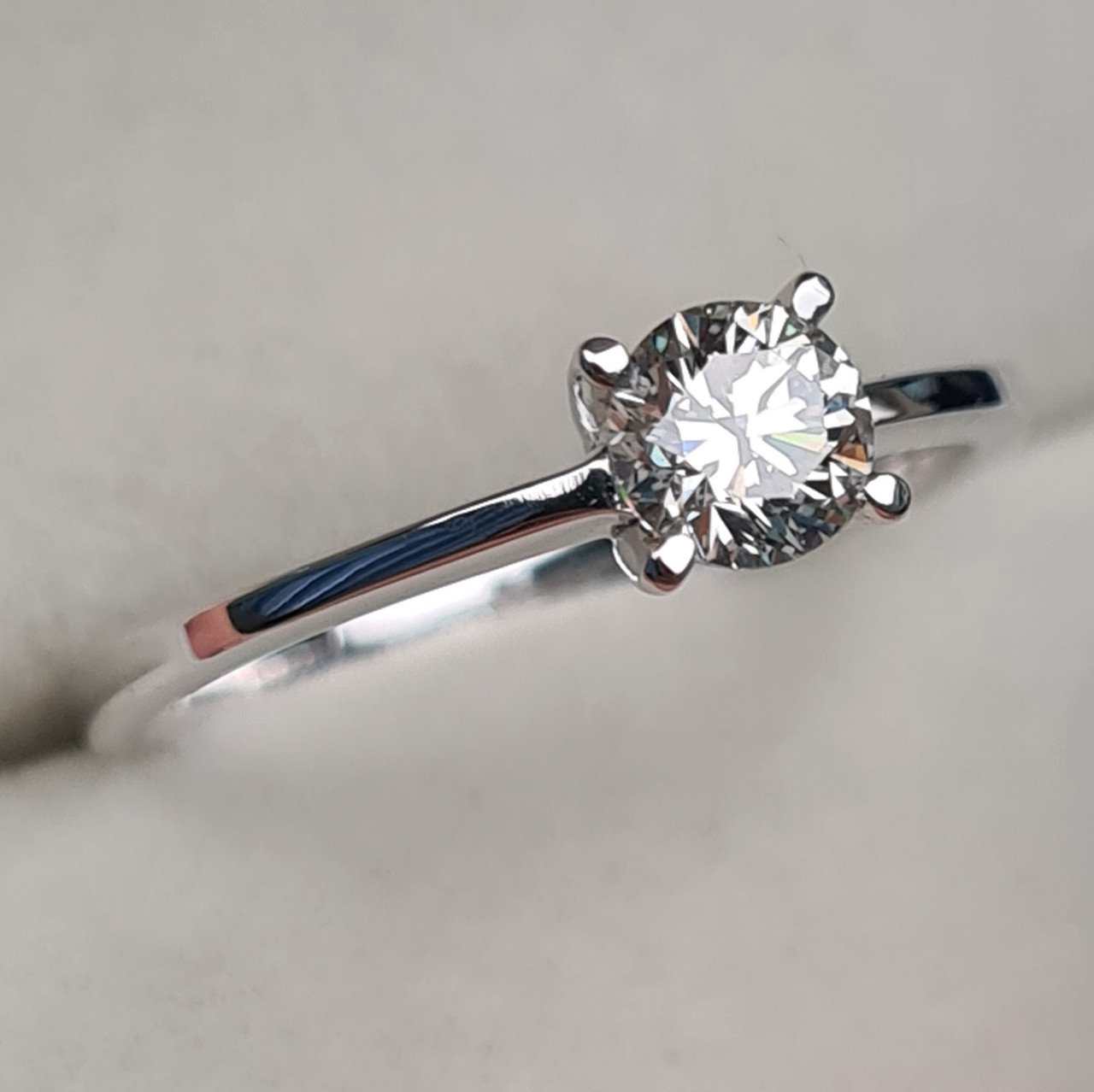 Кольцо Deimantas 97341007 16,5р 1,85гр 0,42ct. купить,NaN