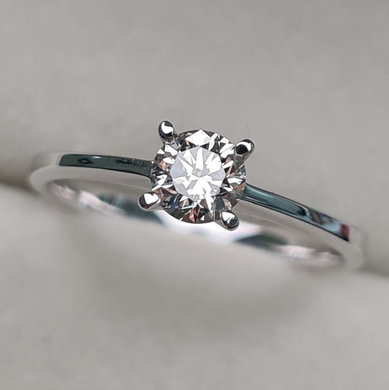 Кольцо Deimantas 97341007 16,5р 1,85гр 0,42ct. купить,NaN