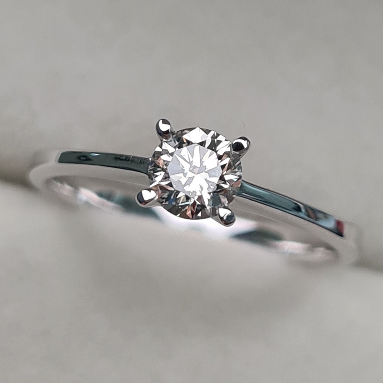 Кольцо Deimantas 97341007 16,5р 1,85гр 0,42ct. купить,NaN