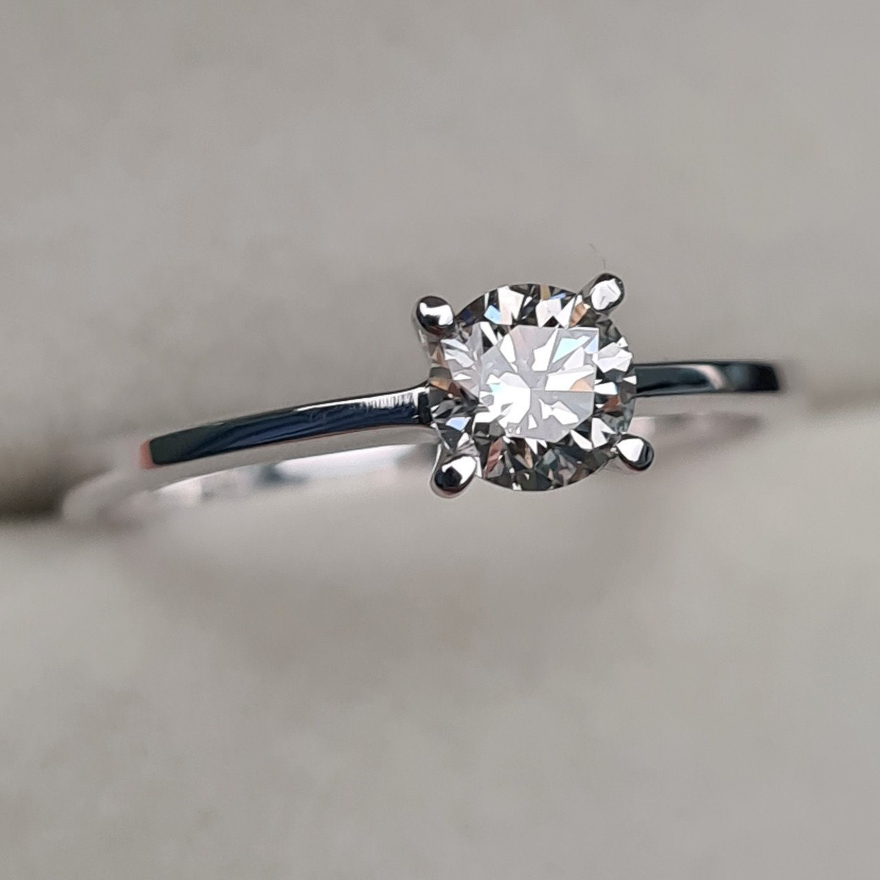 Кольцо Deimantas 97341007 16,5р 1,85гр 0,42ct. купить,NaN