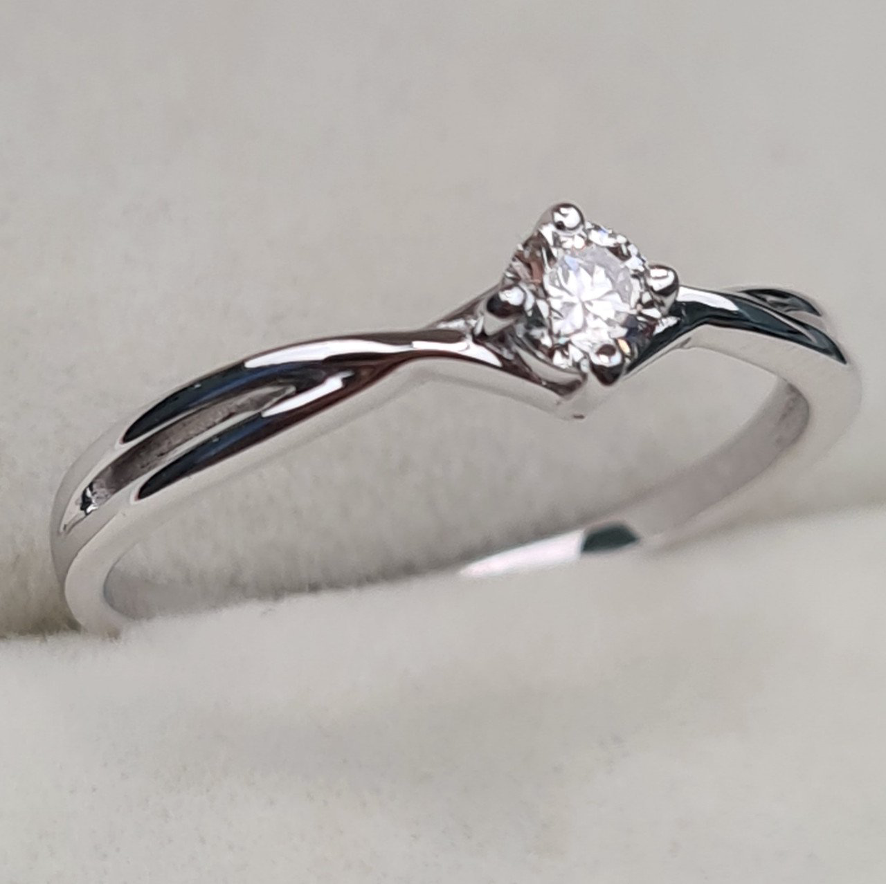 Кольцо Deimantas 97341061 16р 1,45гр 0,193ct. купить,NaN