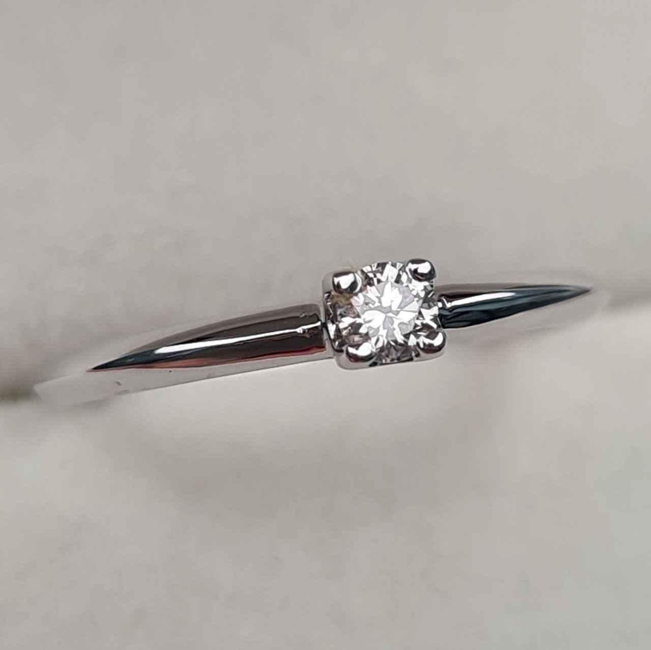 Кольцо Deimantas 97345129 16,5р 1,37гр 0,11ct. купить,NaN