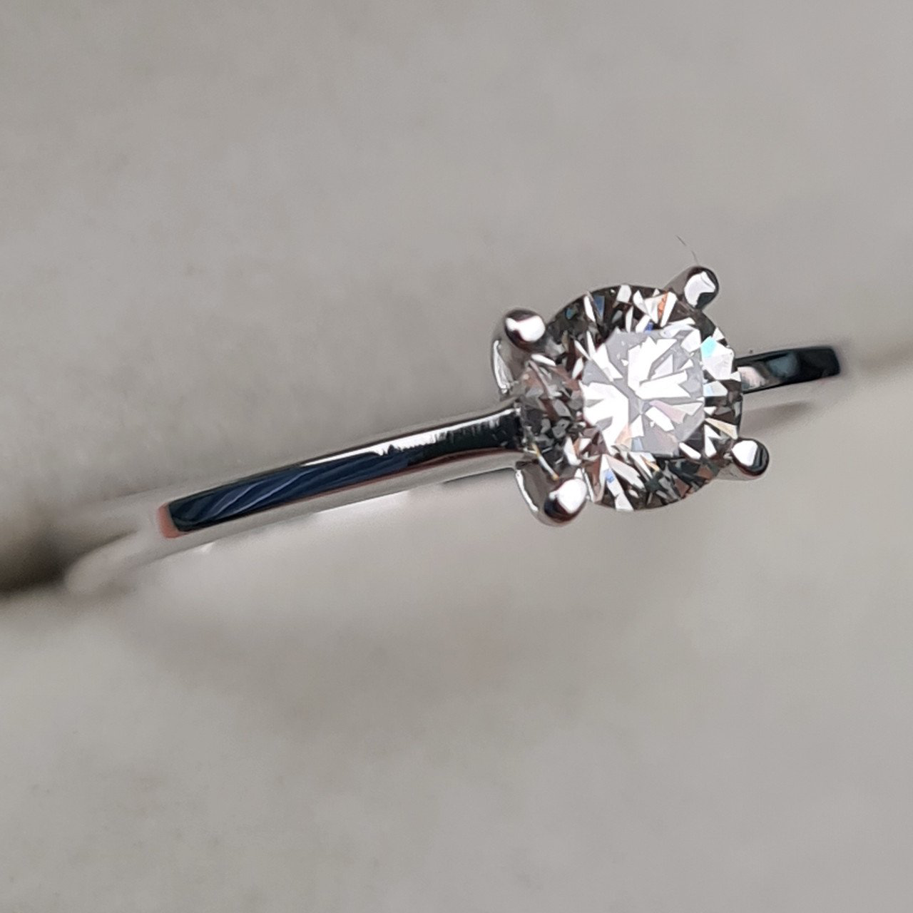 Кольцо Deimantas 97341007 16,5р 1,85гр 0,42ct. купить,NaN
