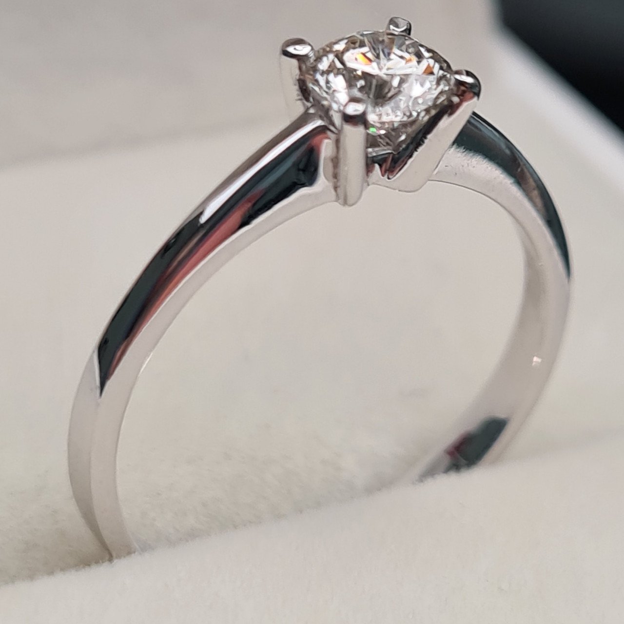 Кольцо Deimantas 97341007 16,5р 1,85гр 0,42ct. купить,NaN