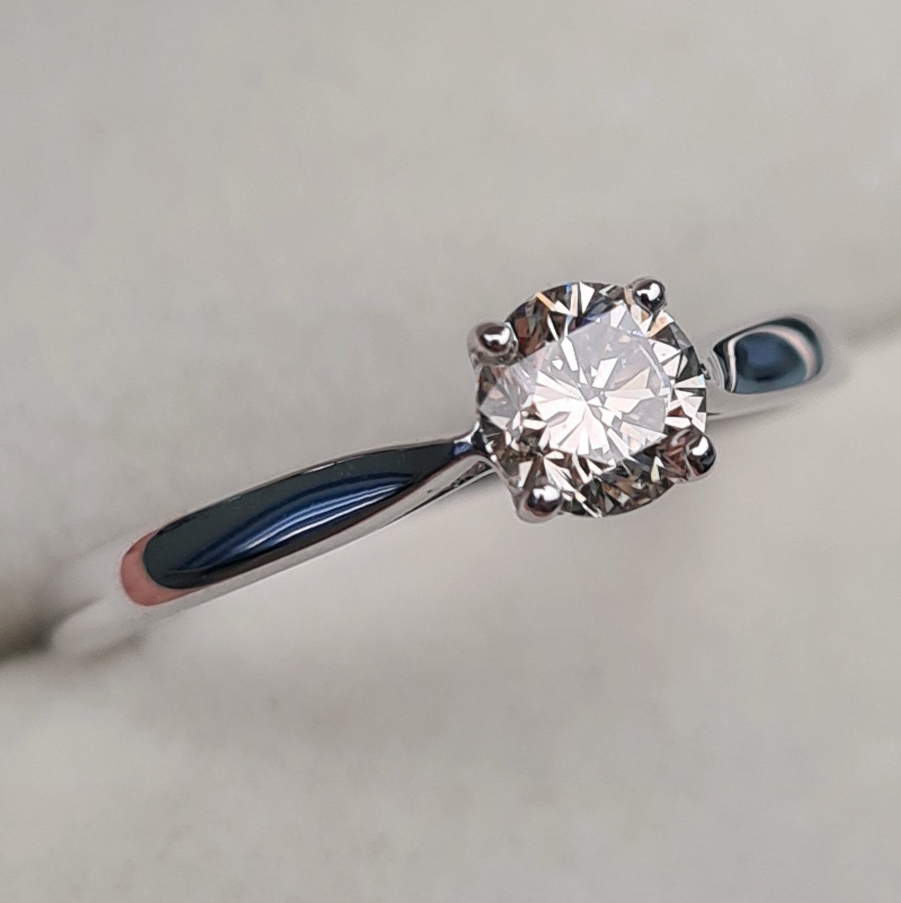 Кольцо Deimantas 97341026 17р 1,89гр 0,51ct. купить,NaN