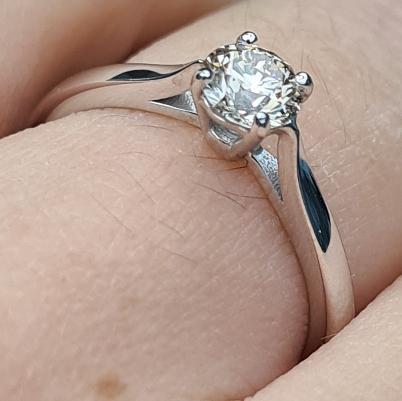 Кольцо Deimantas 97341026 17р 1,89гр 0,51ct. купить,NaN