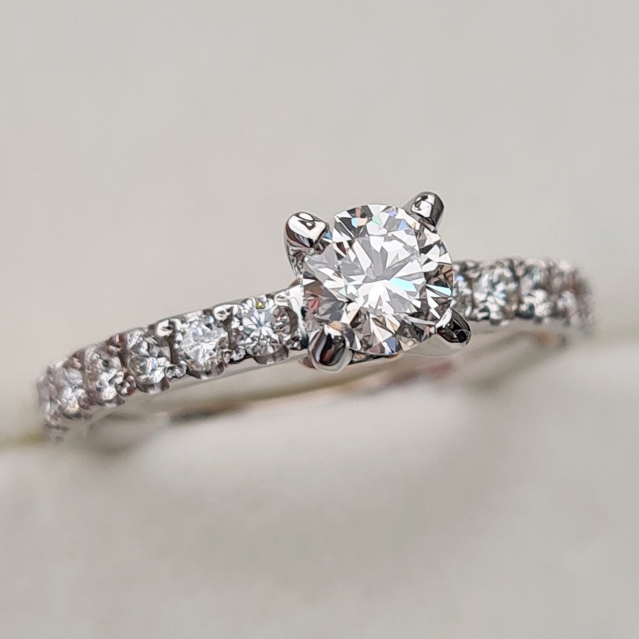 Кольцо Deimantas 91082610 16,5р 3,29гр 0,91ct. купить,NaN