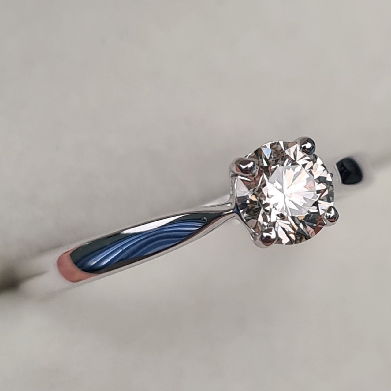 Кольцо Deimantas 97341026 17р 1,89гр 0,51ct. купить,NaN