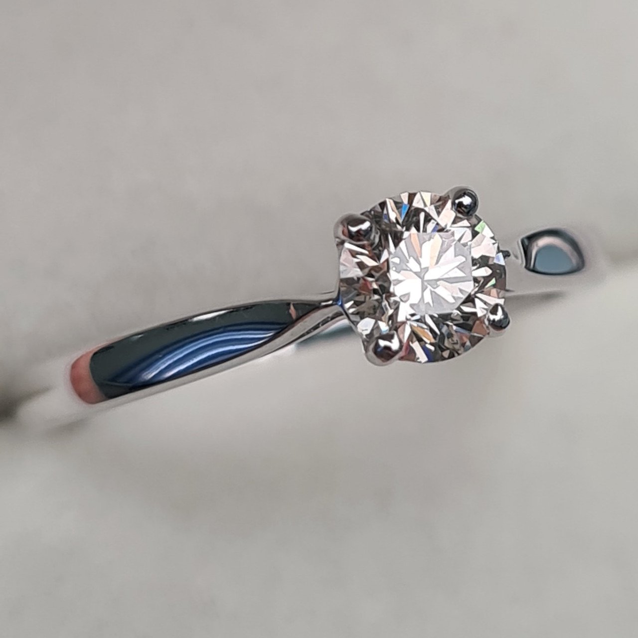 Кольцо Deimantas 97341026 17р 1,89гр 0,51ct. купить,NaN