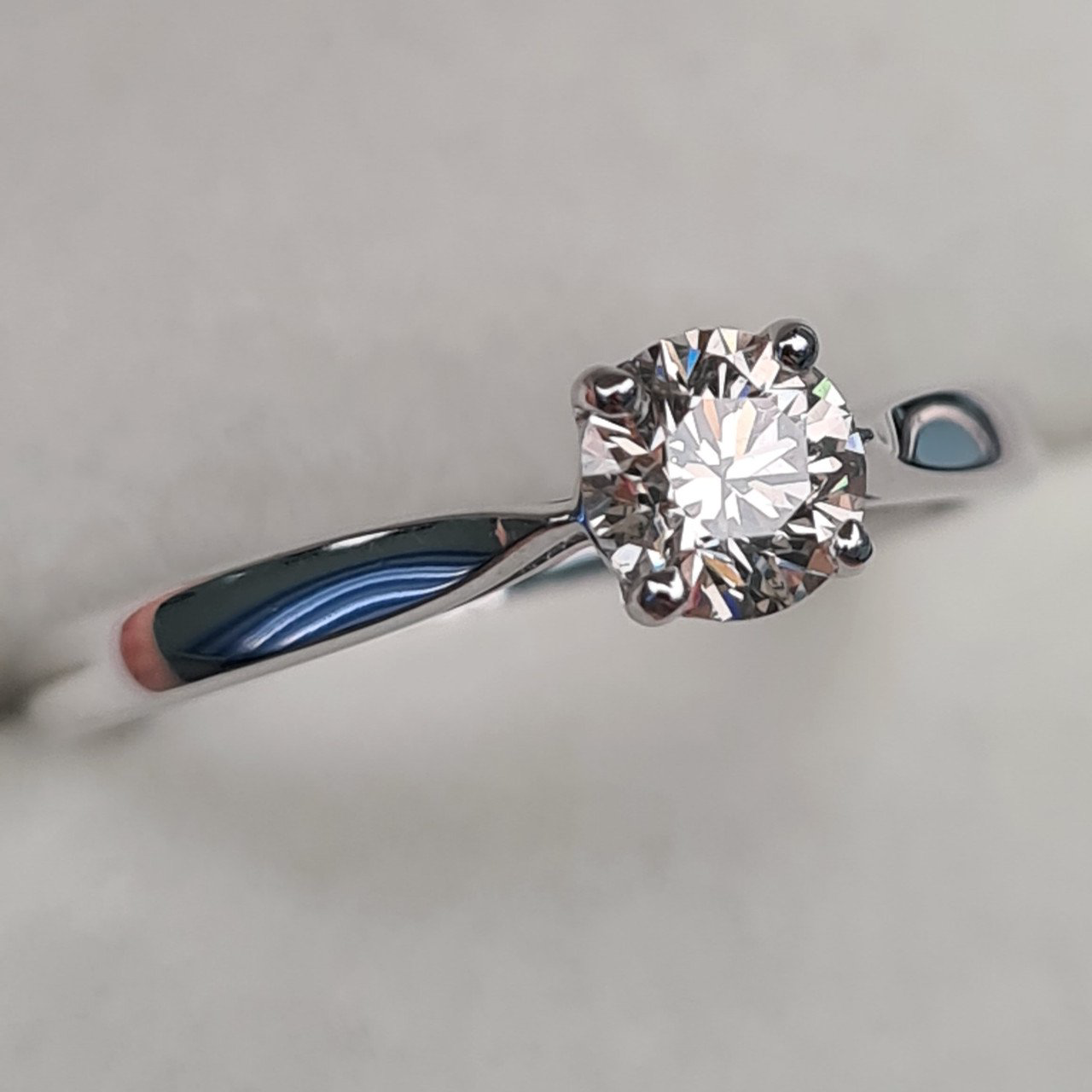 Кольцо Deimantas 97341026 17р 1,89гр 0,51ct. купить,NaN