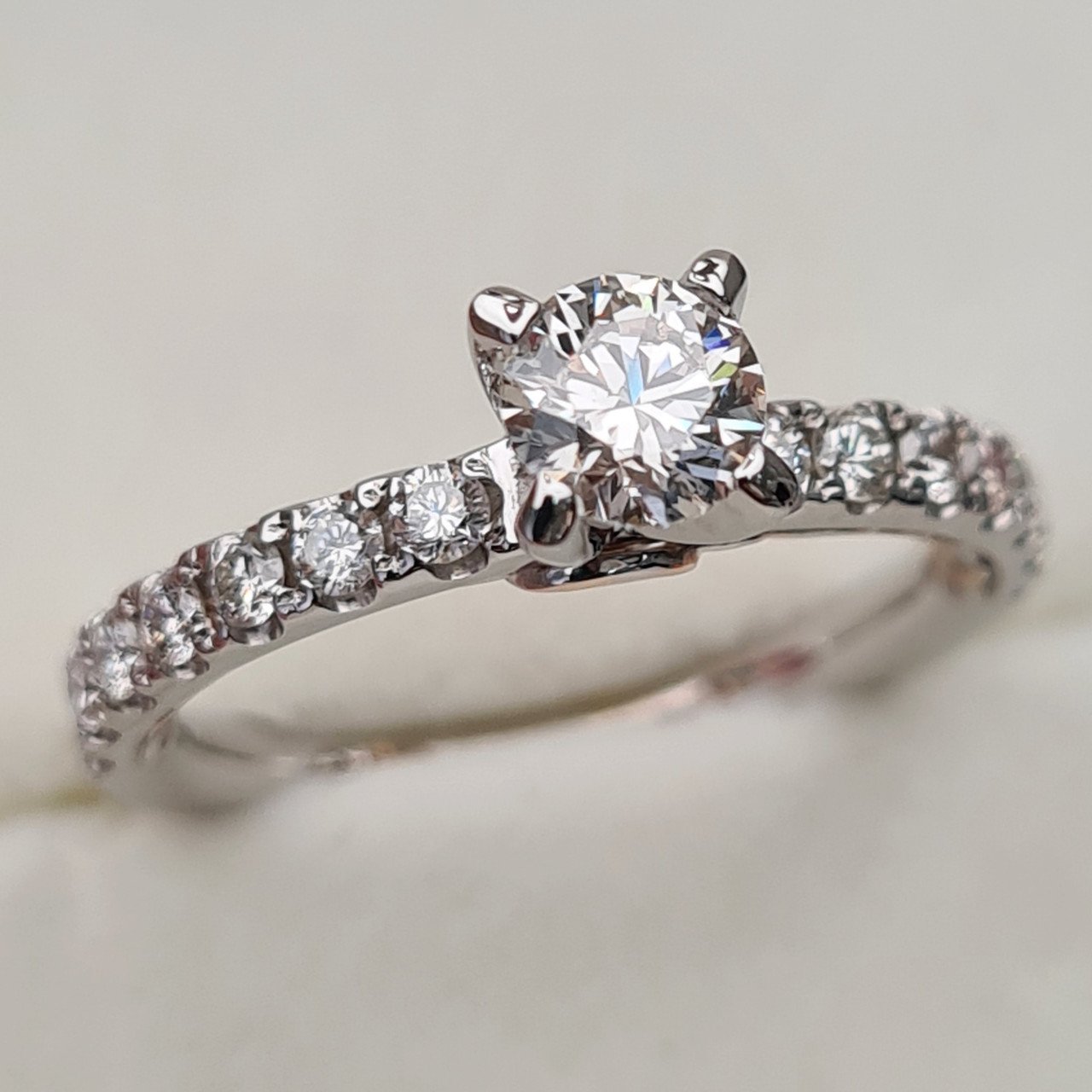Кольцо Deimantas 91082610 16,5р 3,29гр 0,91ct. купить,NaN