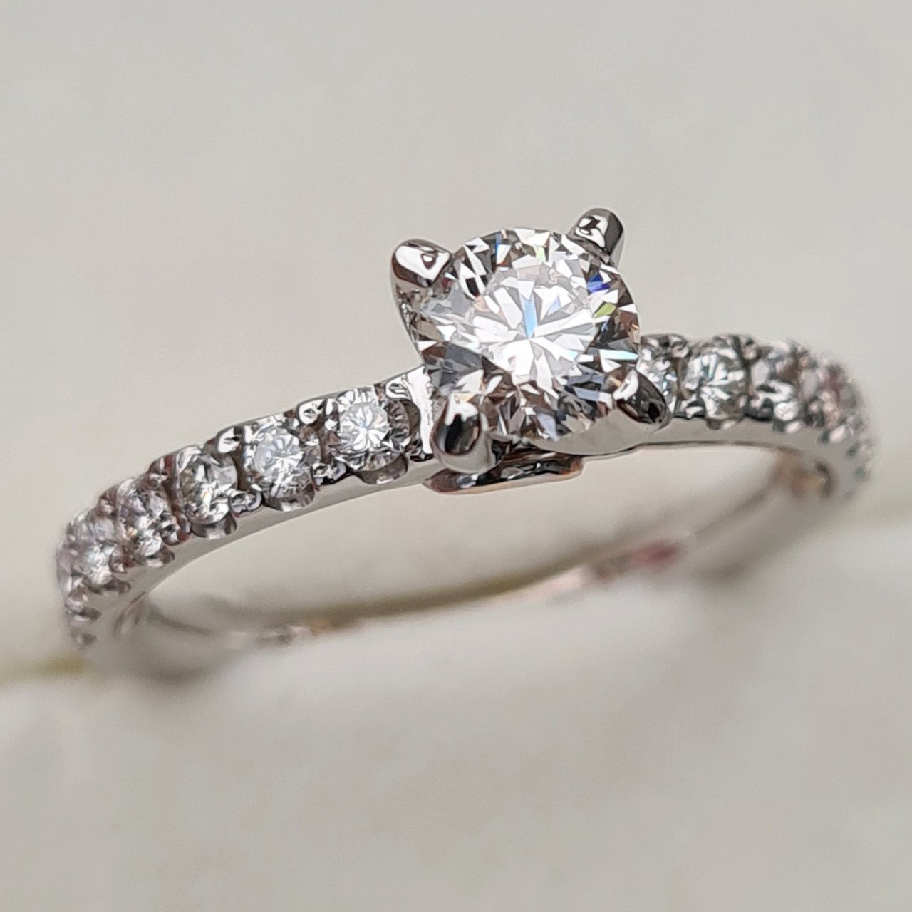 Кольцо Deimantas 91082610 16,5р 3,29гр 0,91ct. купить,NaN