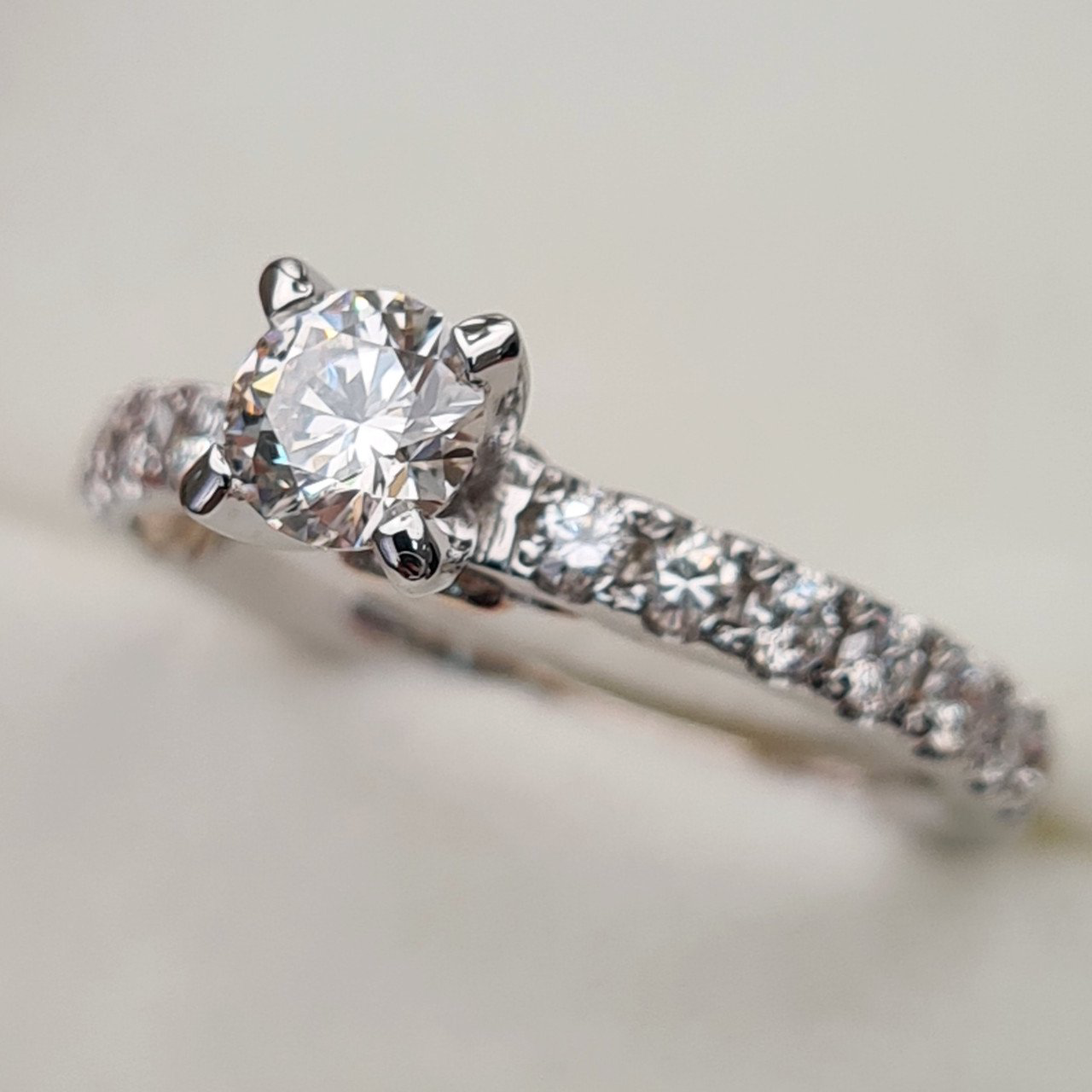 Кольцо Deimantas 91082610 16,5р 3,29гр 0,91ct. купить,NaN