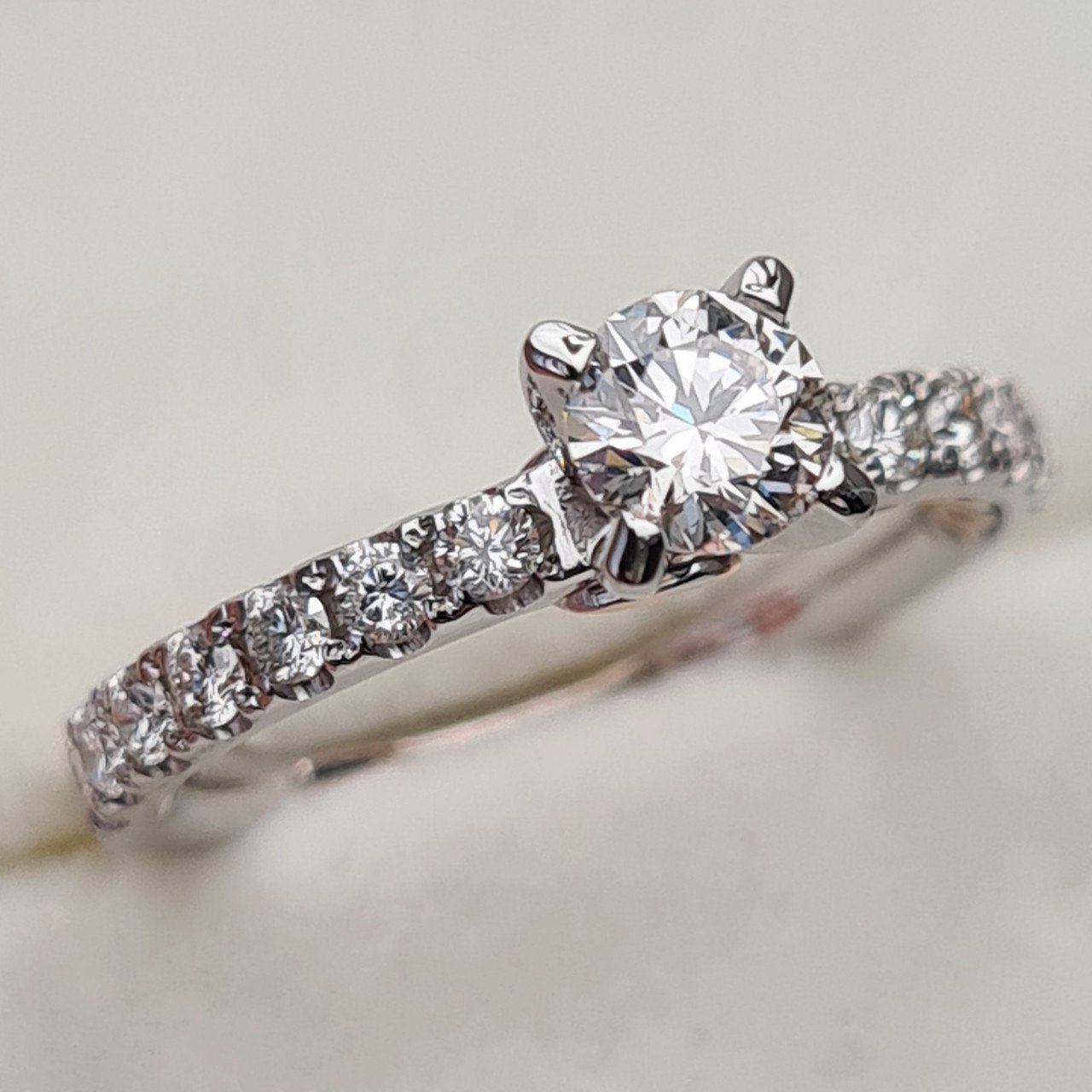 Кольцо Deimantas 91082610 16,5р 3,29гр 0,91ct. купить,NaN
