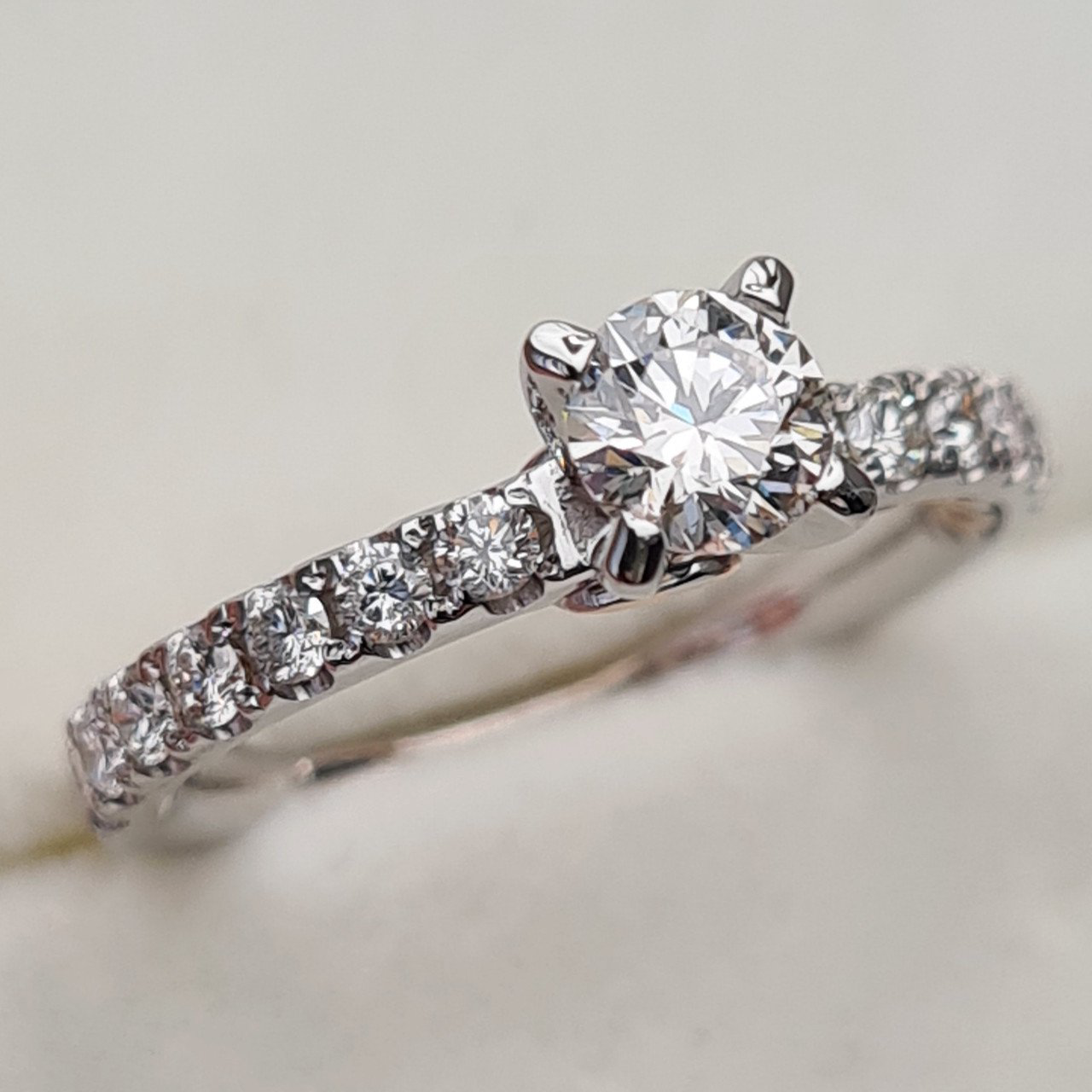 Кольцо Deimantas 91082610 16,5р 3,29гр 0,91ct. купить,NaN