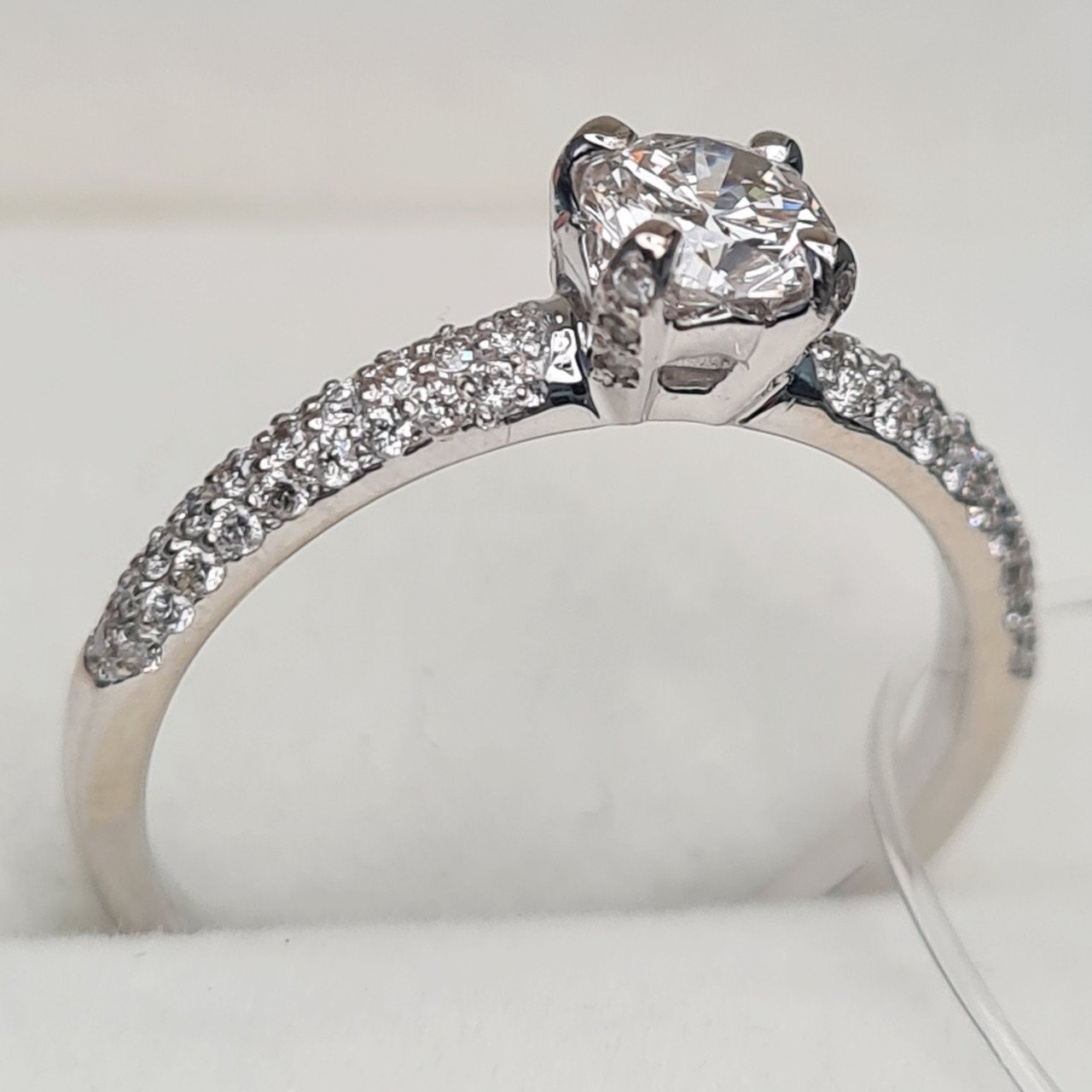 Кольцо Deimantas 95442258 16,5р 2,21гр 0,70ct. купить,NaN