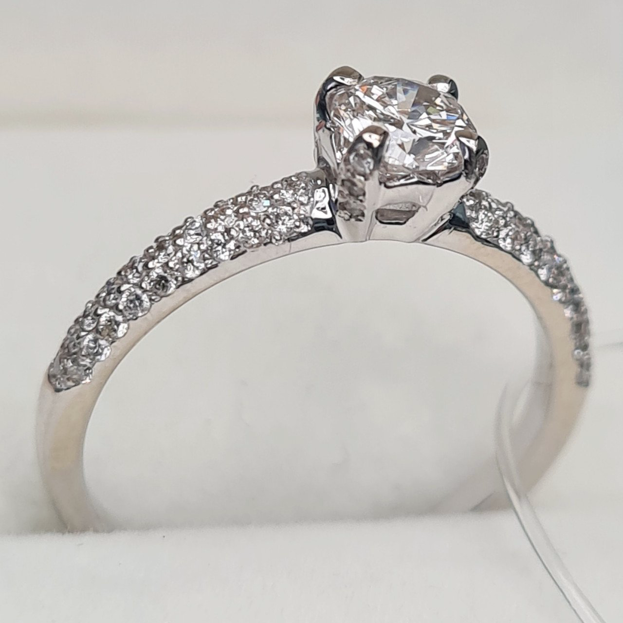 Кольцо Deimantas 95442258 16,5р 2,21гр 0,70ct. купить,NaN