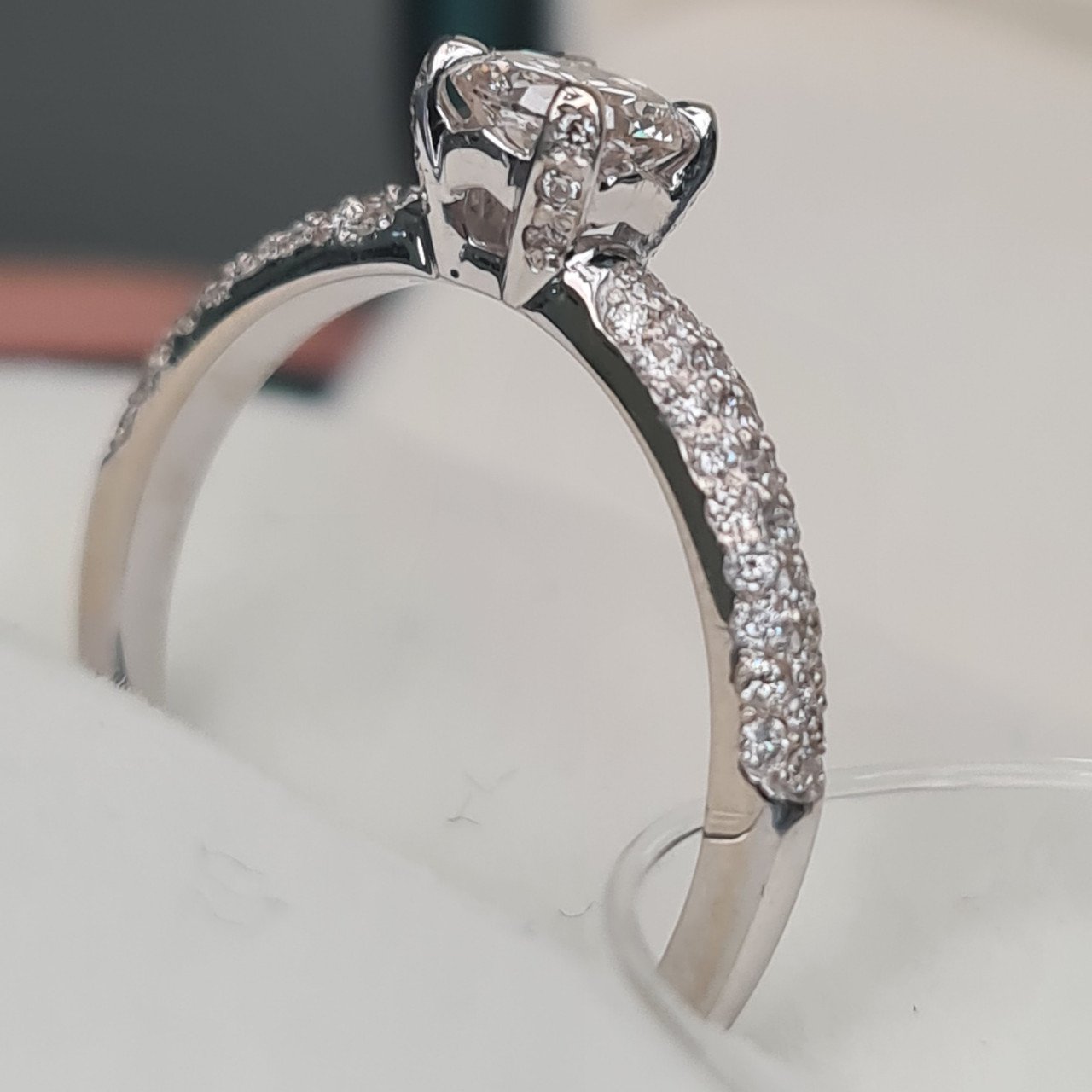 Кольцо Deimantas 95442258 16,5р 2,21гр 0,70ct. купить,NaN