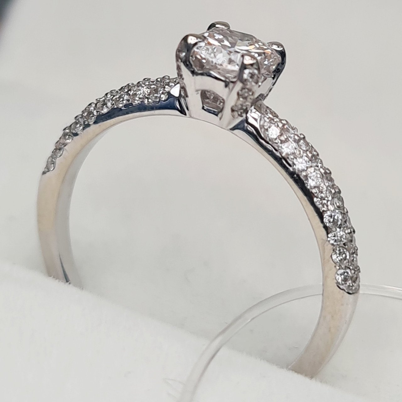 Кольцо Deimantas 95442258 16,5р 2,21гр 0,70ct. купить,NaN