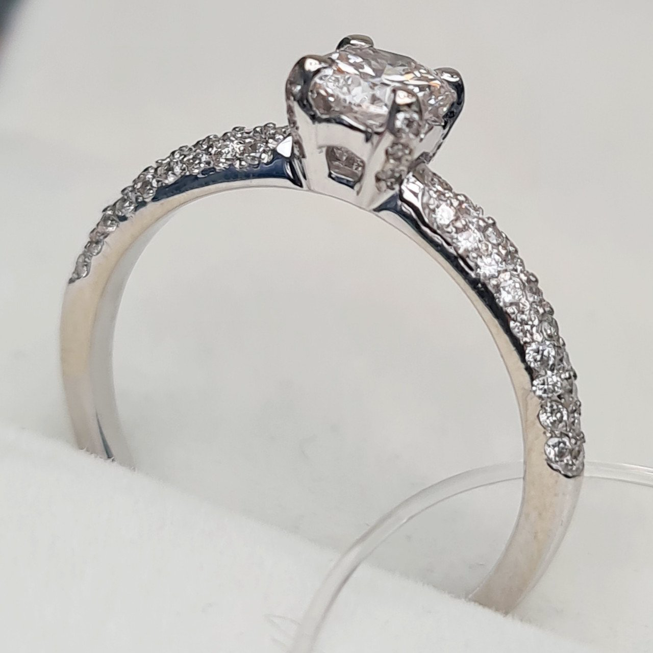 Кольцо Deimantas 95442258 16,5р 2,21гр 0,70ct. купить,NaN