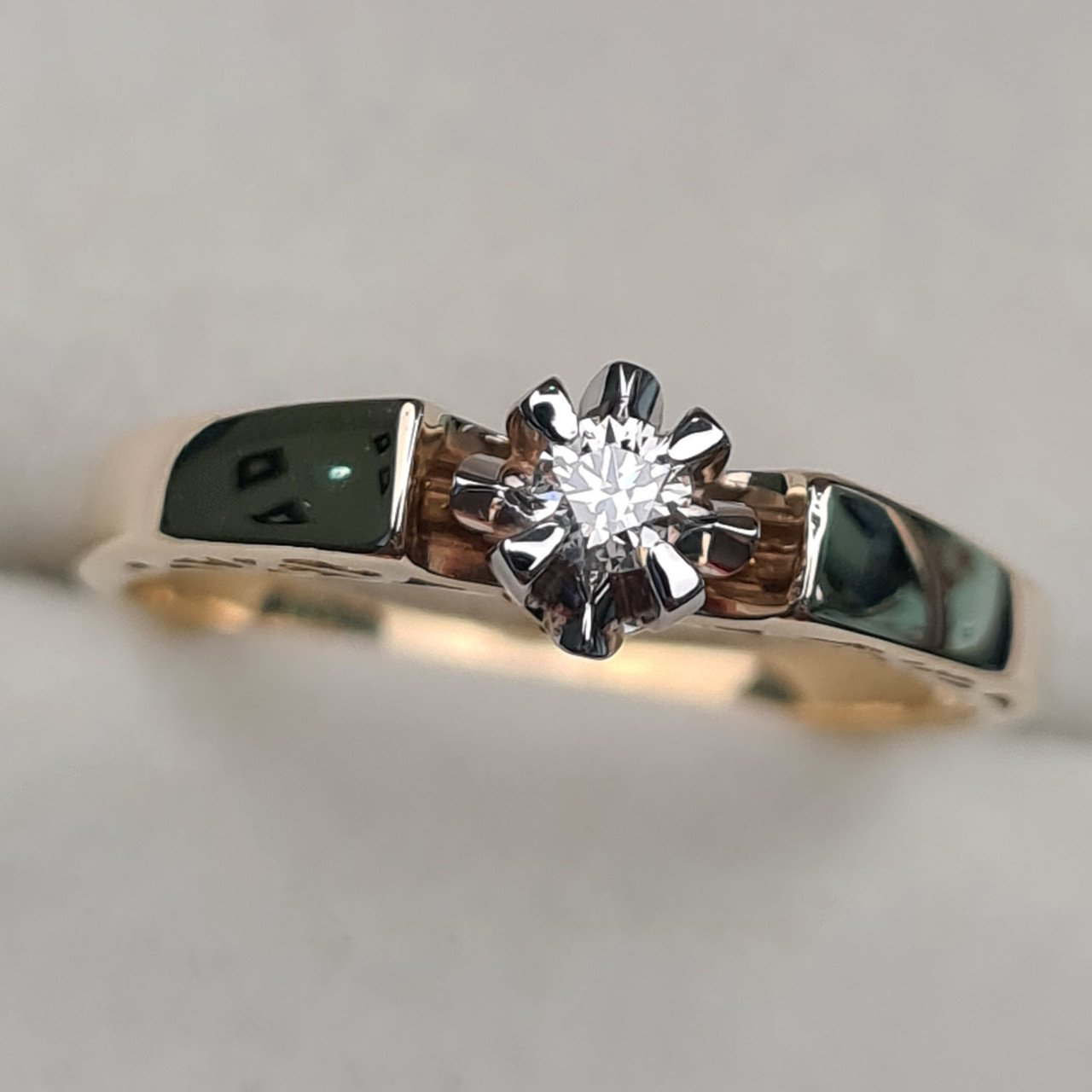 Кольцо Deimantas 97346473 18,5р 2,92гр 0,11ct. купить,NaN