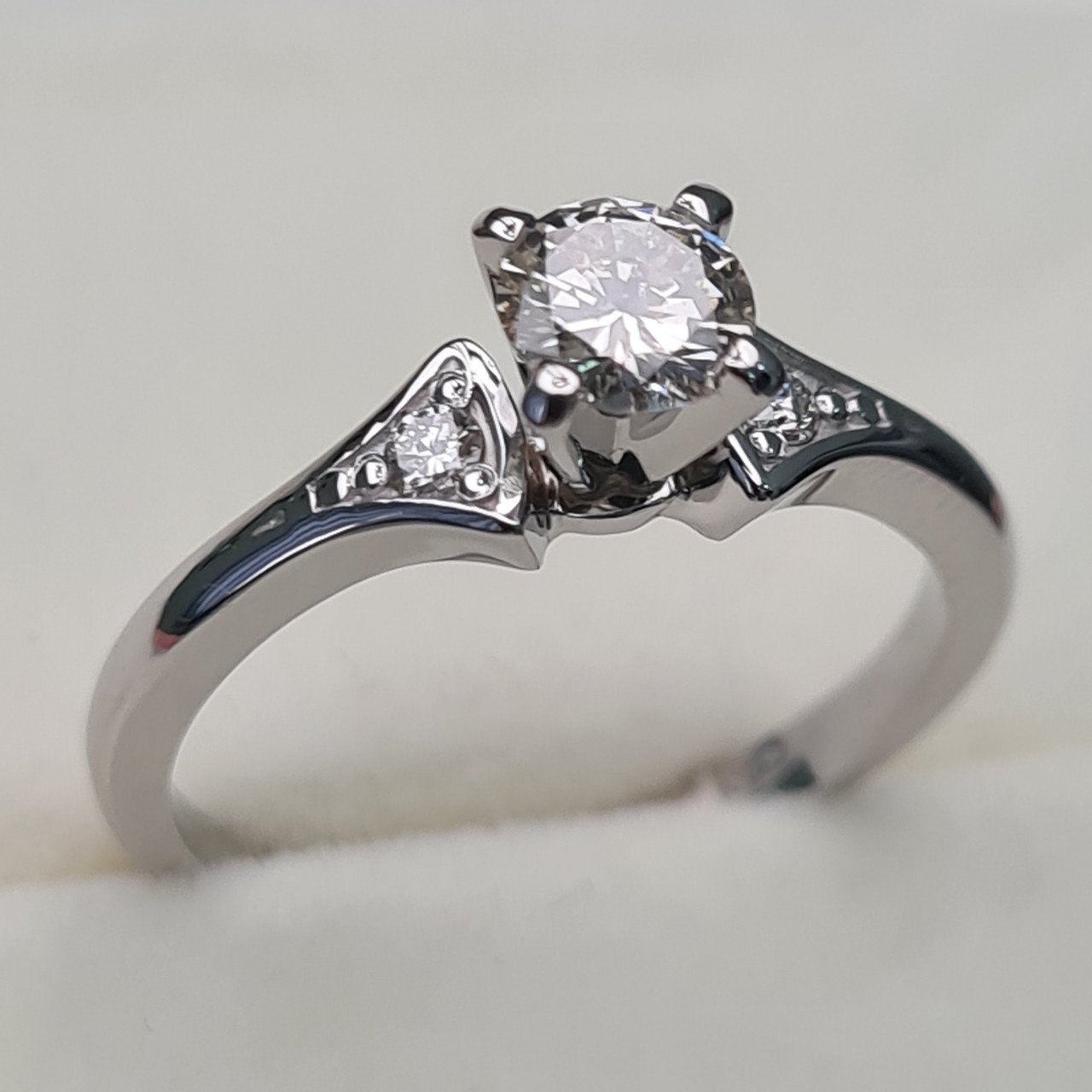 Кольцо Deimantas 91794249 16,5р 2,94гр 0,51ct. купить,NaN