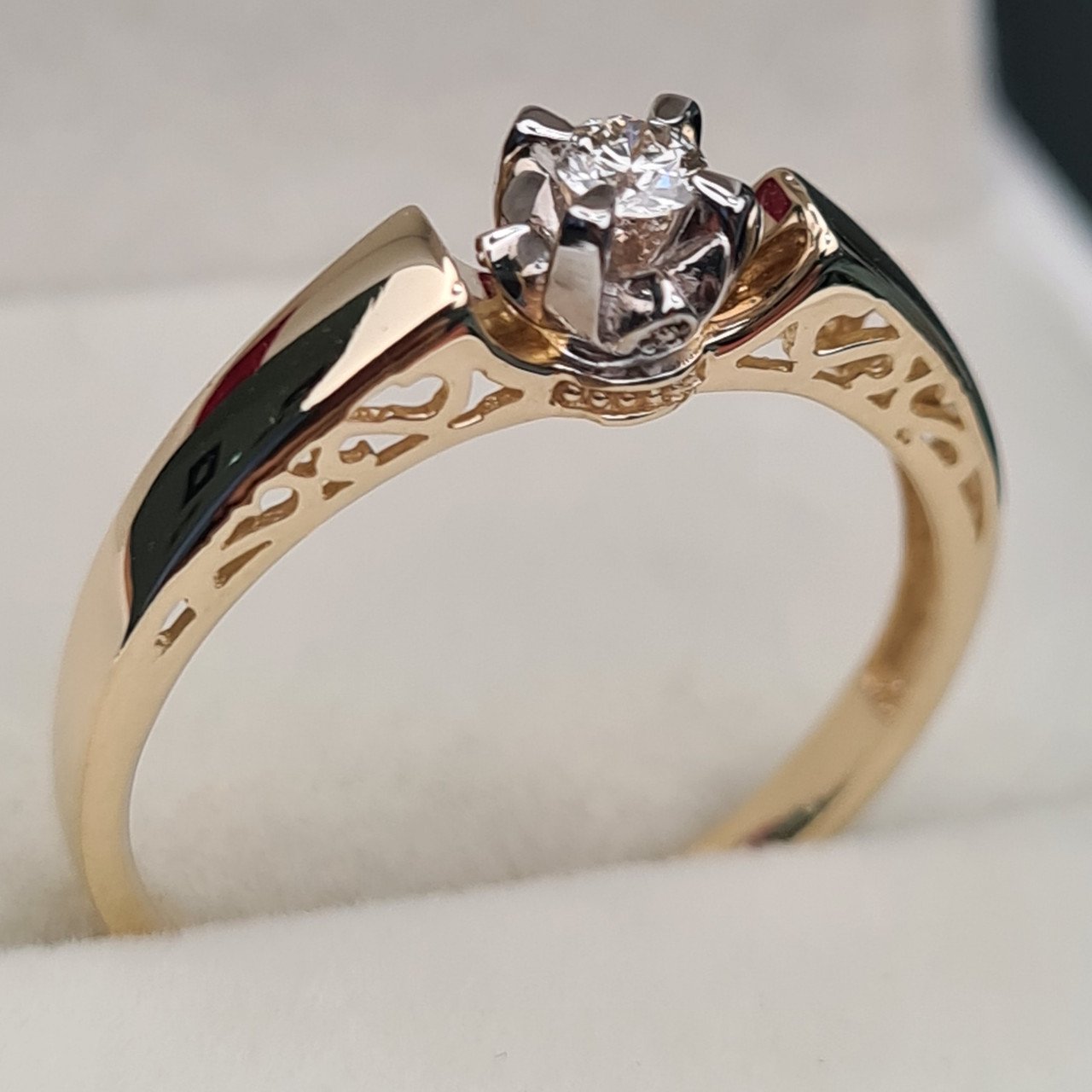 Кольцо Deimantas 97346473 18,5р 2,92гр 0,11ct. купить,NaN