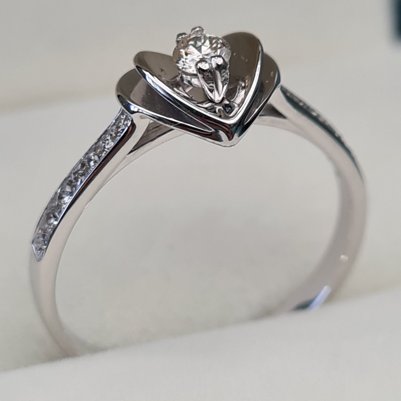 Кольцо Deimantas 95525353 17р 2,245гр 0,27ct. купить,NaN