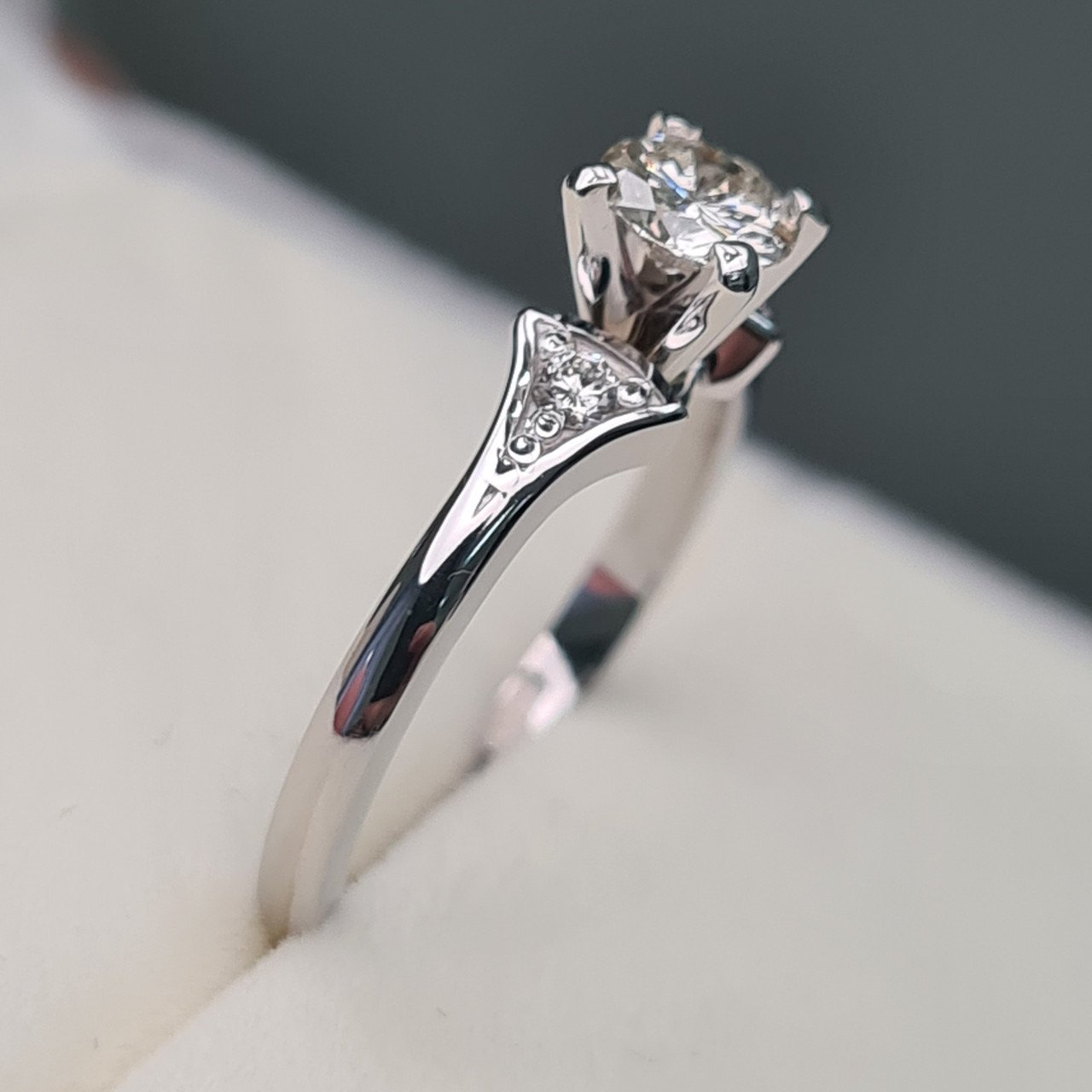 Кольцо Deimantas 91794249 16,5р 2,94гр 0,51ct. купить,NaN