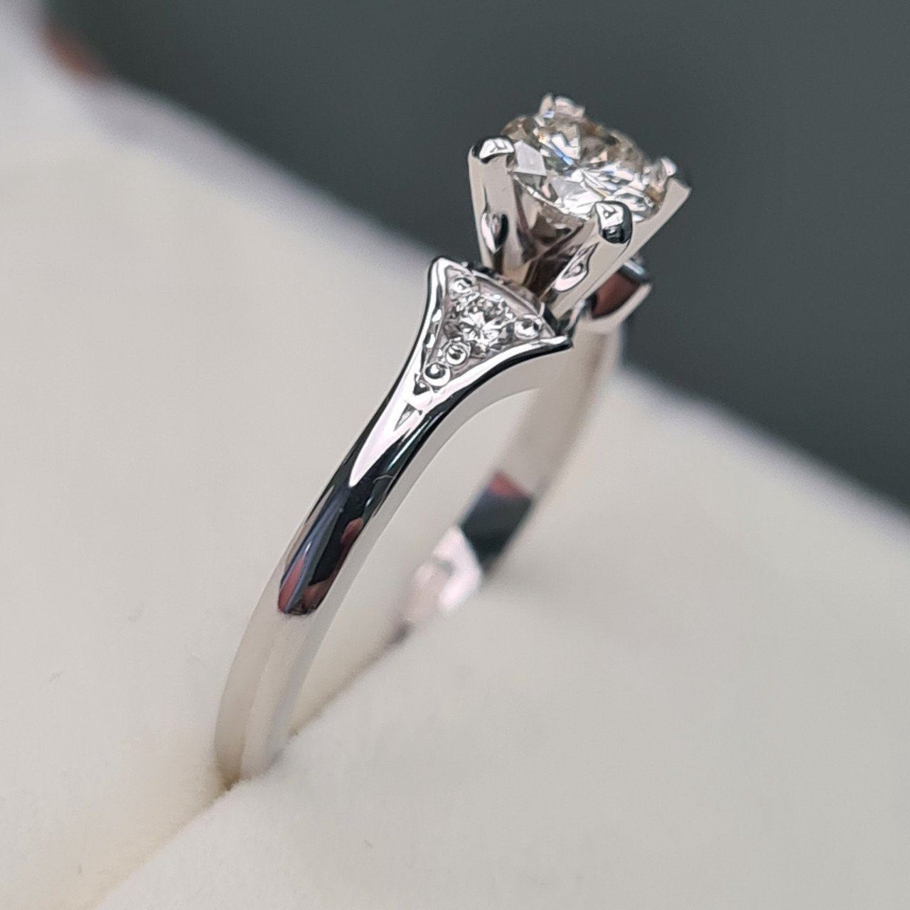 Кольцо Deimantas 91794249 16,5р 2,94гр 0,51ct. купить,NaN