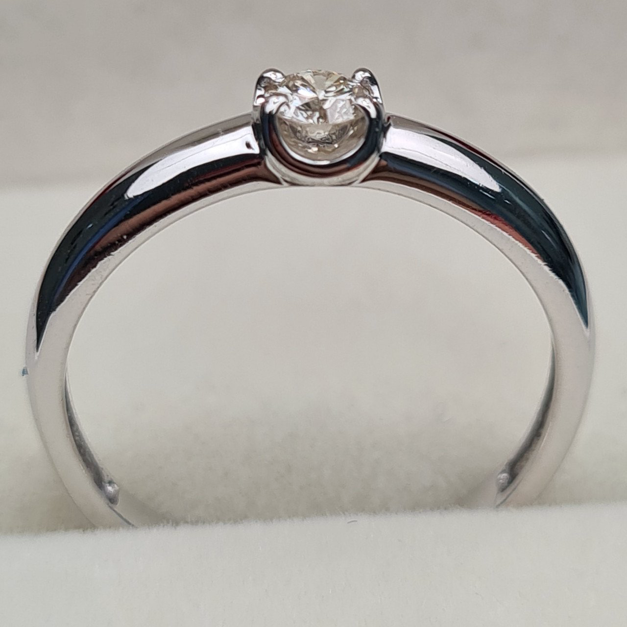 Кольцо Deimantas 97349014 17р 1,96гр 0,16ct. купить,NaN
