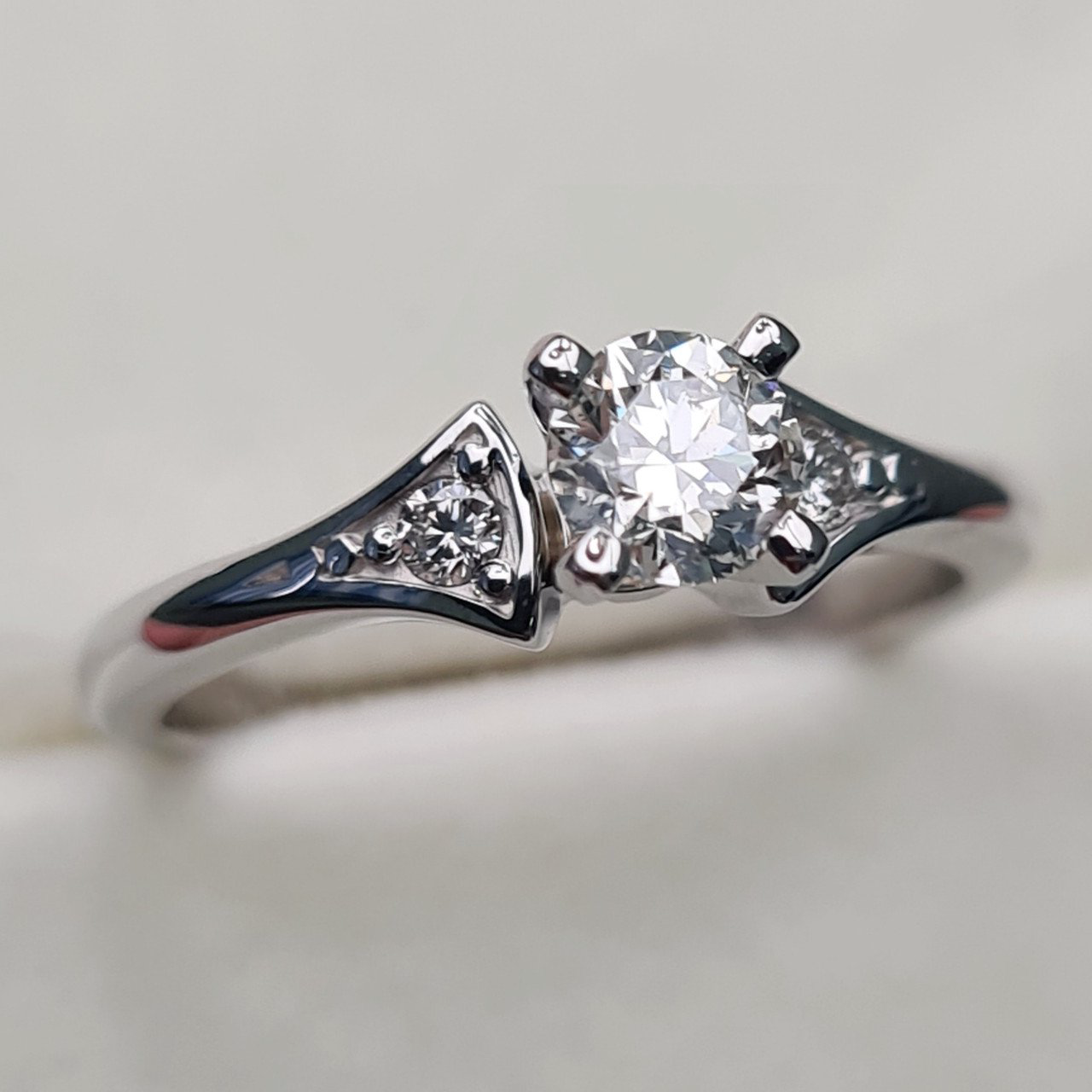 Кольцо Deimantas 91794319 16,5р 3,02гр 0,47ct. купить,NaN