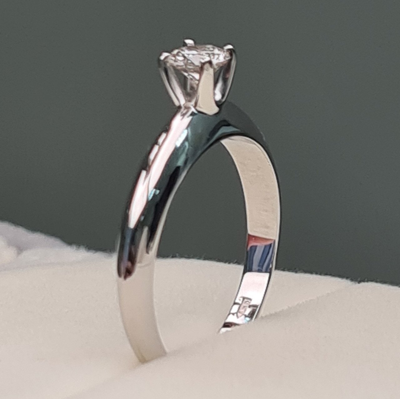 Кольцо Deimantas 91794686 16,5р 3,14гр 0,30ct. купить,NaN