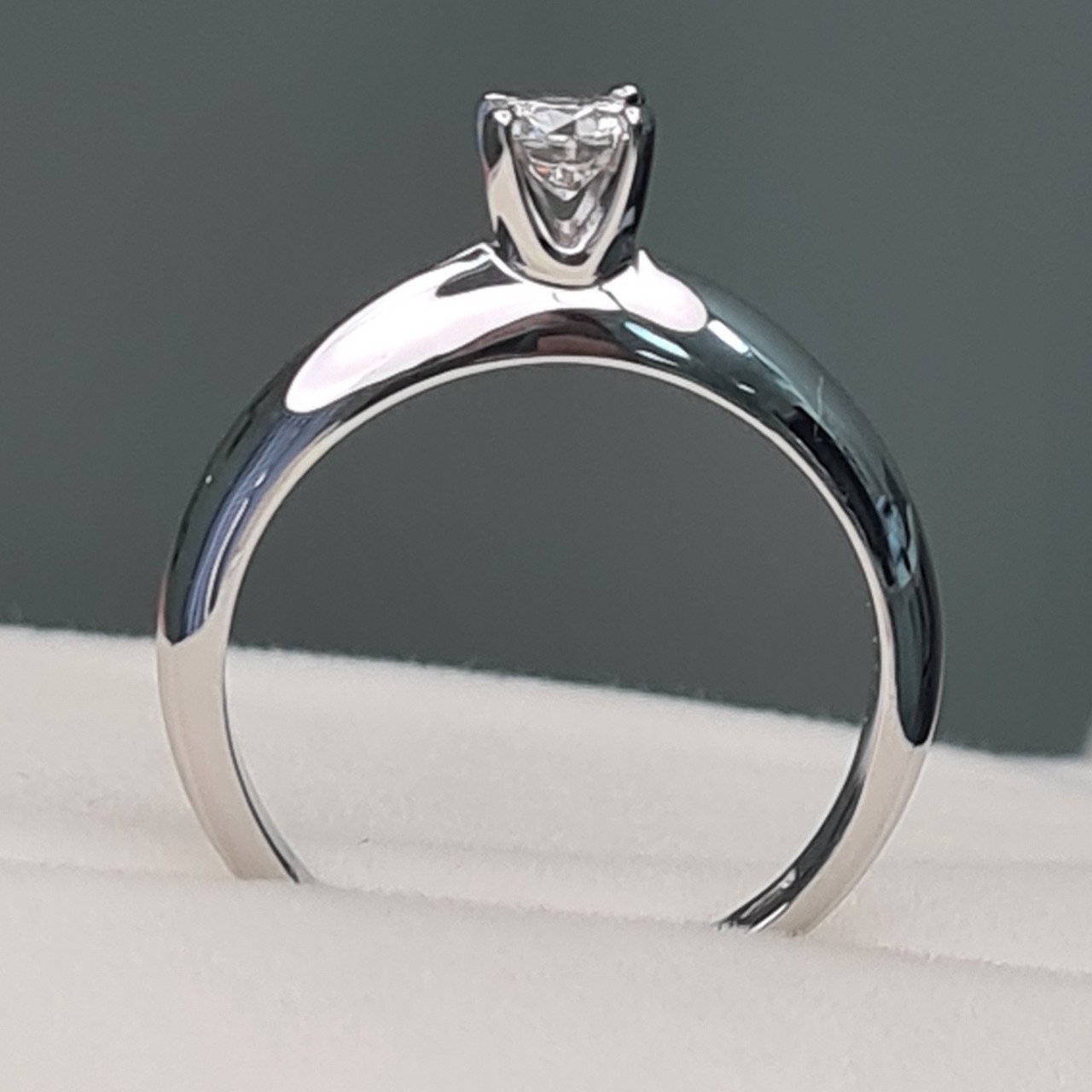 Кольцо Deimantas 91794686 16,5р 3,14гр 0,30ct. купить,NaN