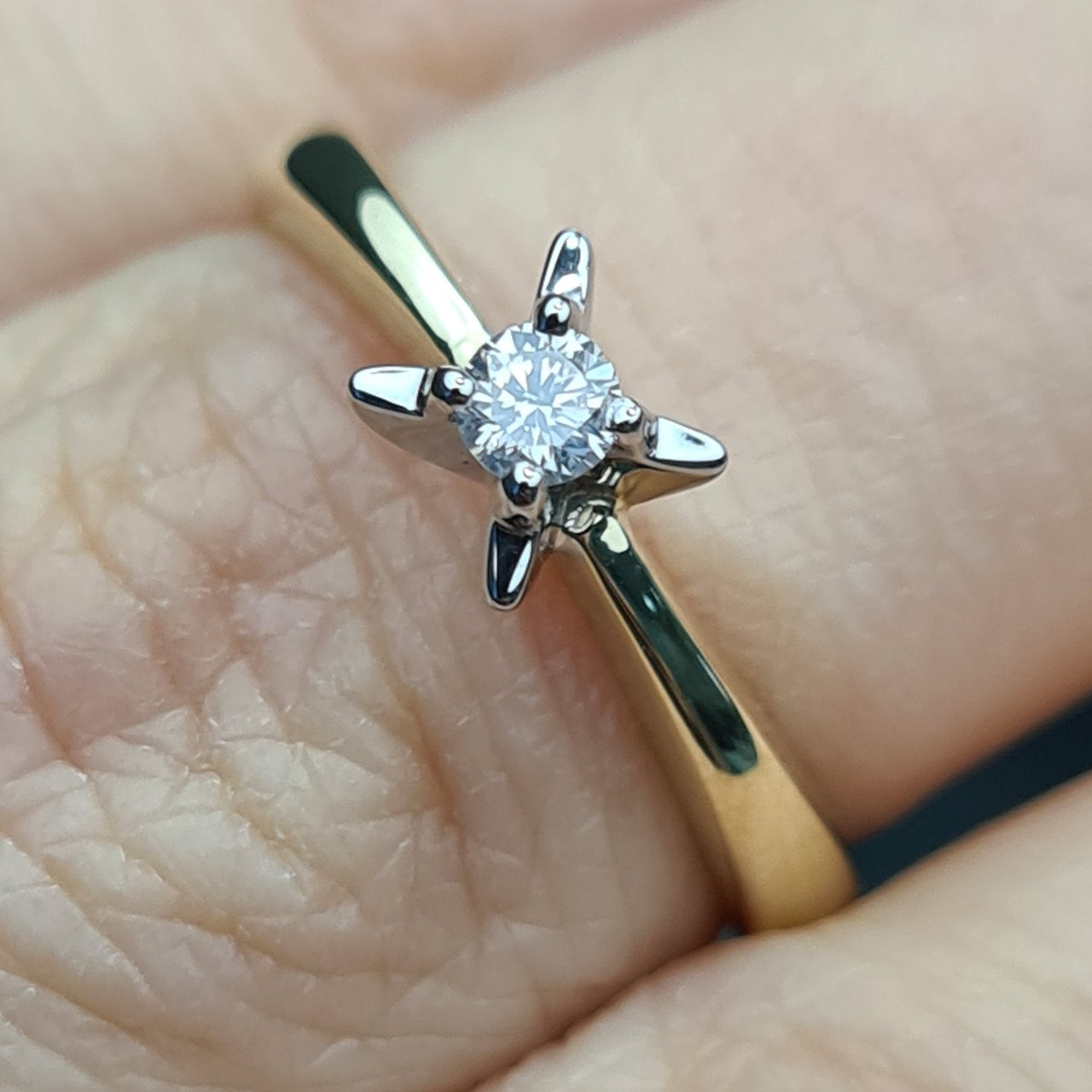 Кольцо Deimantas 97349055 16р 2,67гр 0,086ct. купить,NaN