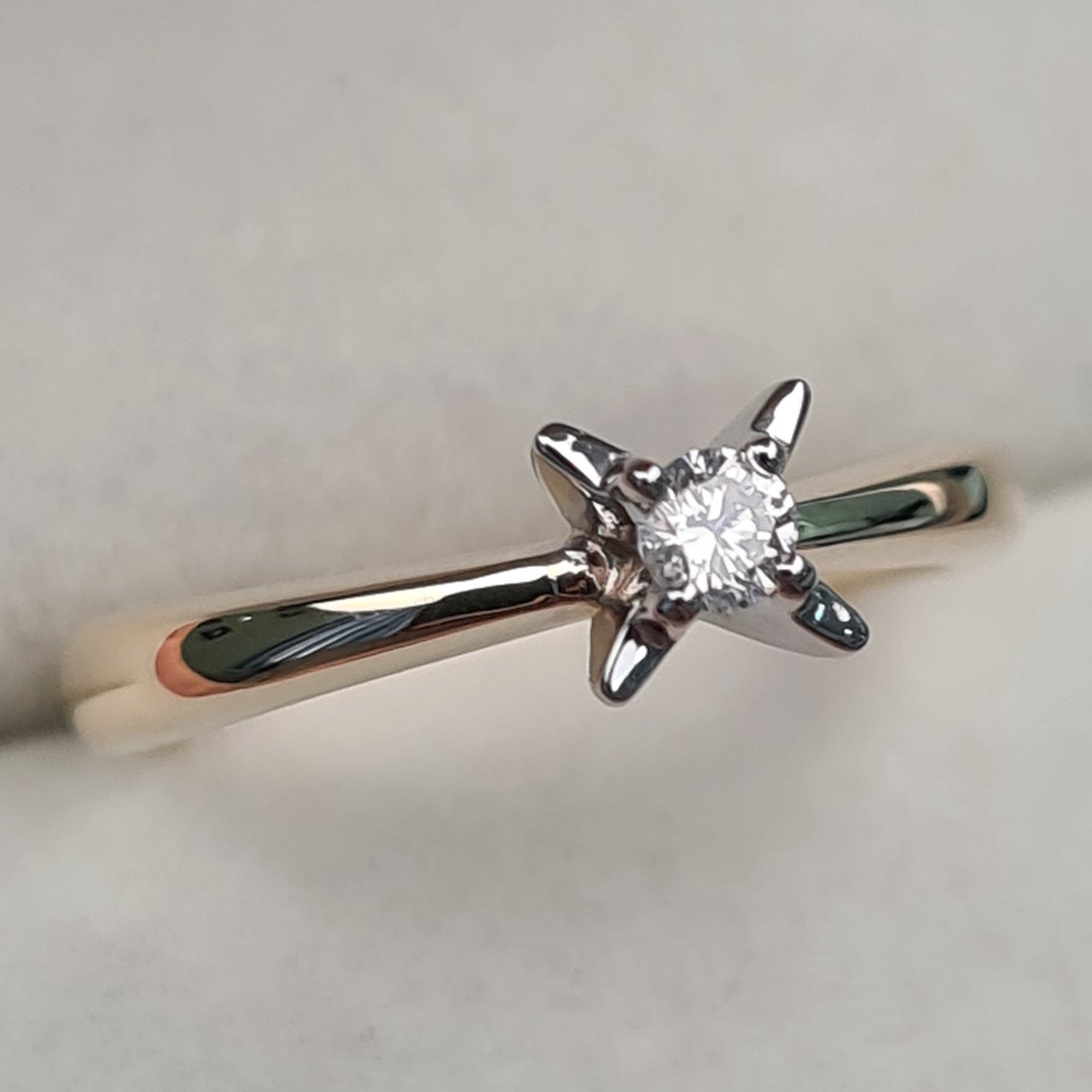 Кольцо Deimantas 97349055 16р 2,67гр 0,086ct. купить,NaN