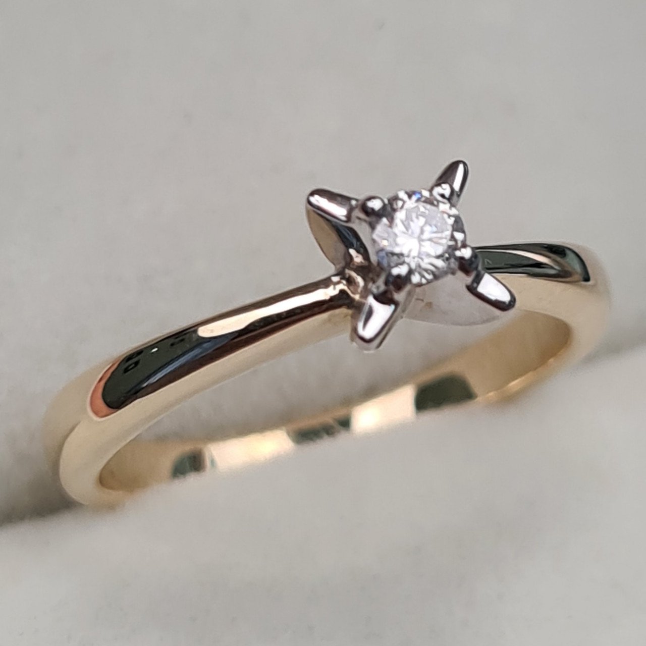 Кольцо Deimantas 97349055 16р 2,67гр 0,086ct. купить,NaN