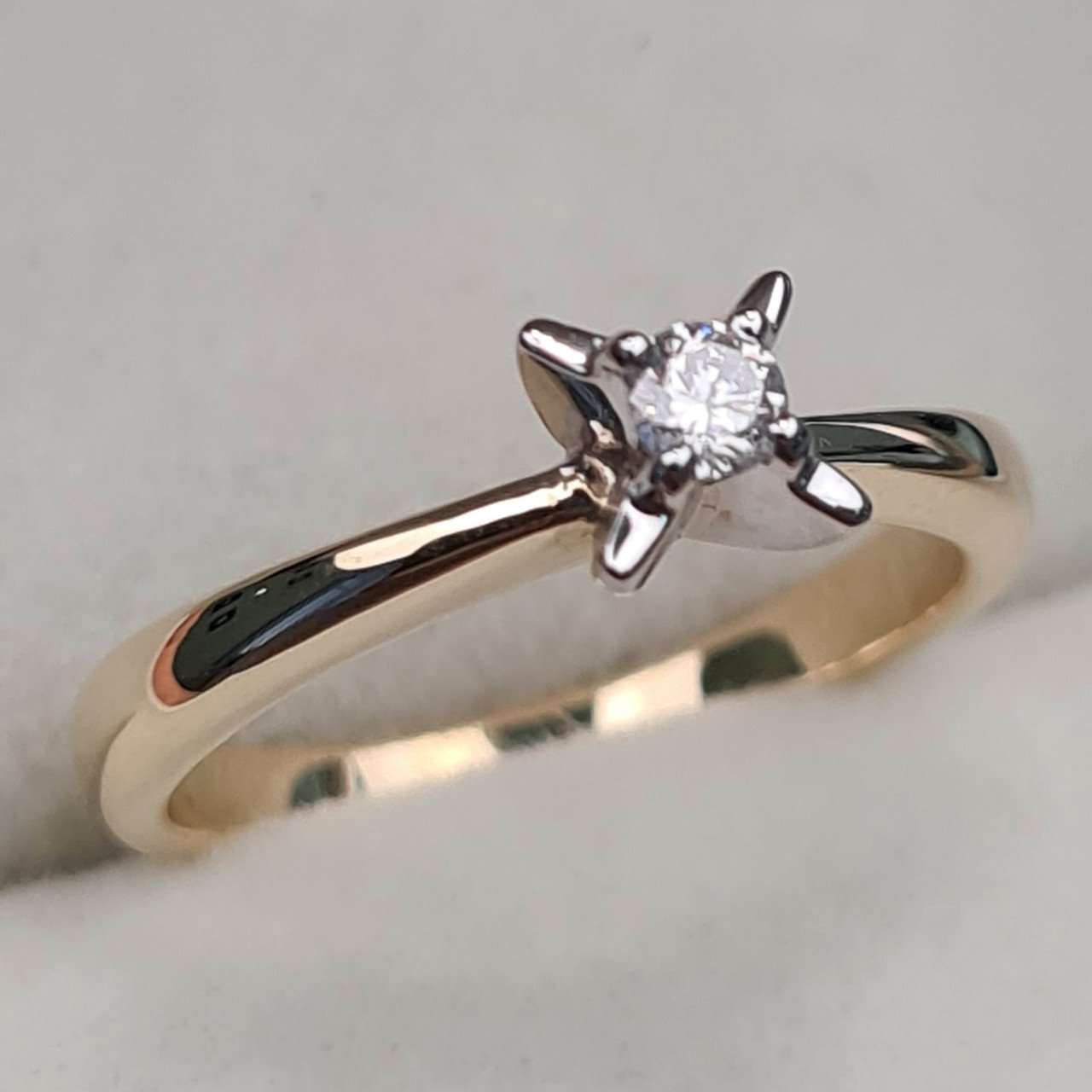 Кольцо Deimantas 97349055 16р 2,67гр 0,086ct. купить,NaN