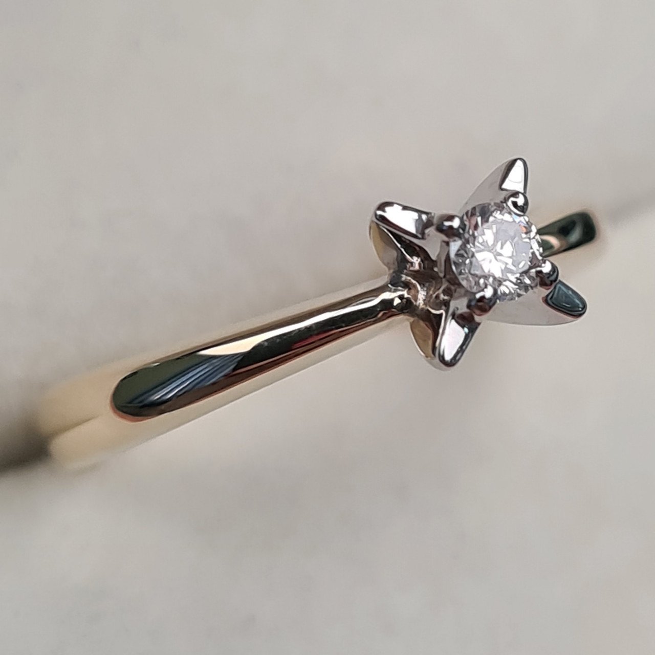 Кольцо Deimantas 97349055 16р 2,67гр 0,086ct. купить,NaN
