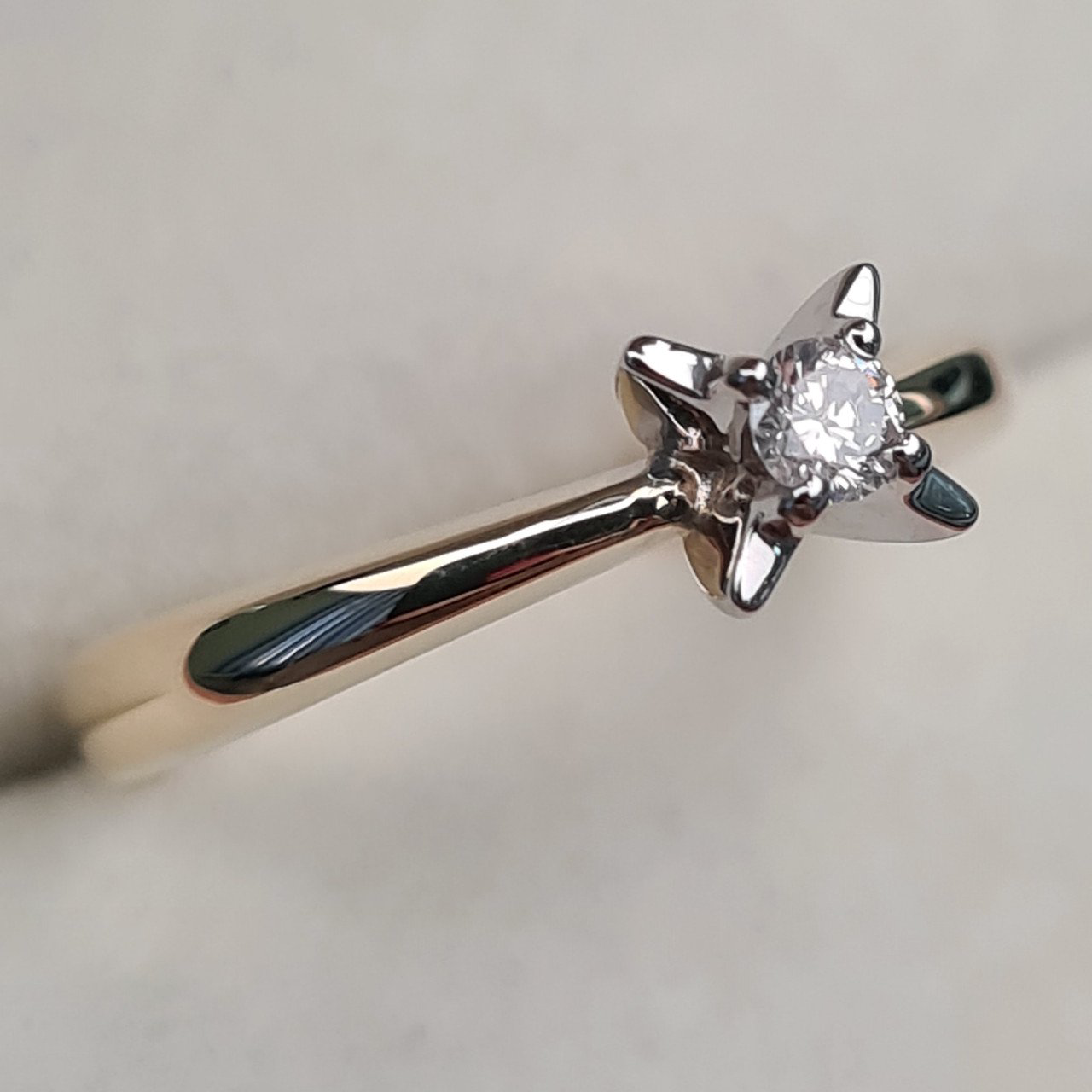 Кольцо Deimantas 97349055 16р 2,67гр 0,086ct. купить,NaN