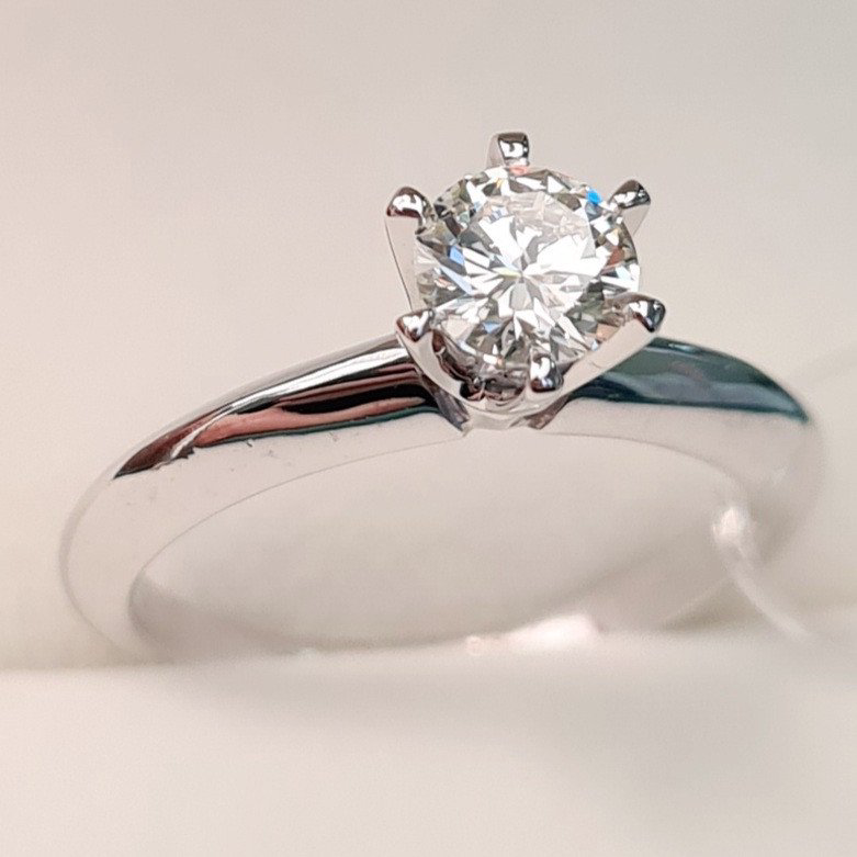 Кольцо Deimantas 95774361 16,51р 2,6гр 0,52ct. купить,NaN