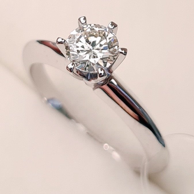 Кольцо Deimantas 95774361 16,51р 2,6гр 0,52ct. купить,NaN