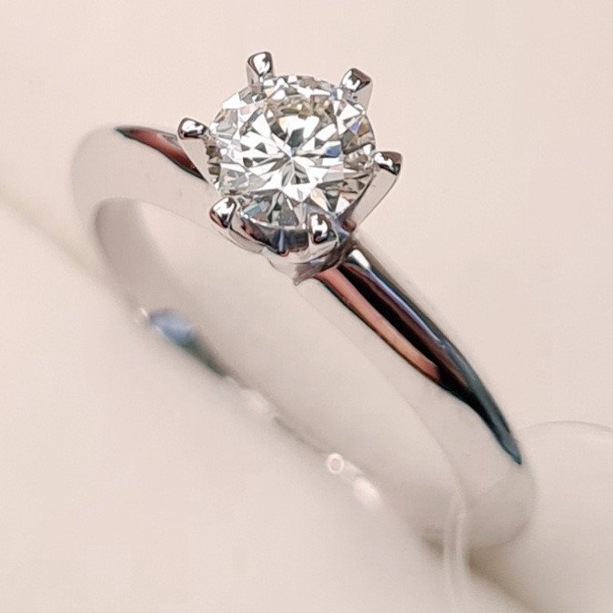 Кольцо Deimantas 95774361 16,51р 2,6гр 0,52ct. купить,NaN