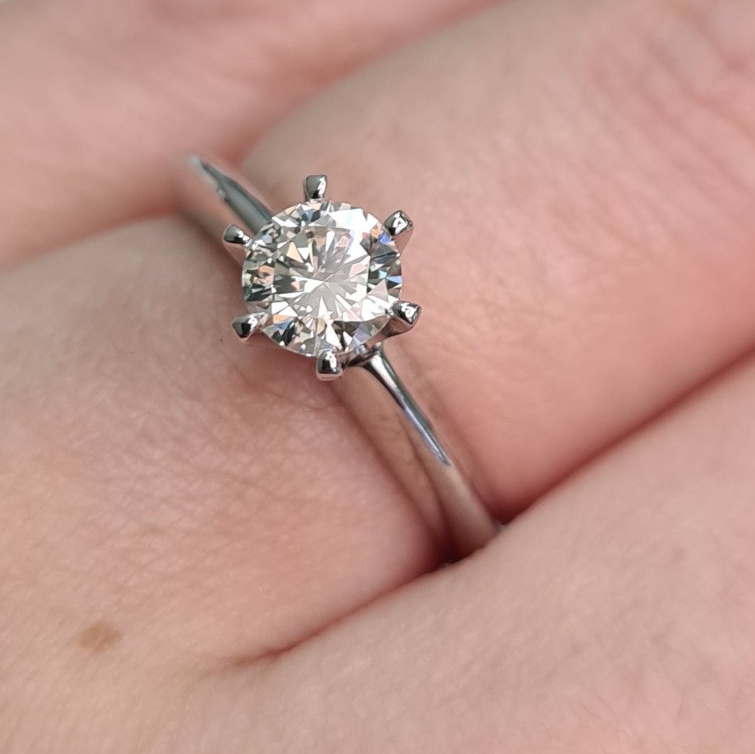 Кольцо Deimantas 95774361 16,51р 2,6гр 0,52ct. купить,NaN