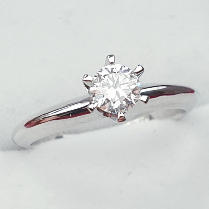 Кольцо Deimantas 95774370 16,51р 2,6гр 0,46ct. купить,NaN