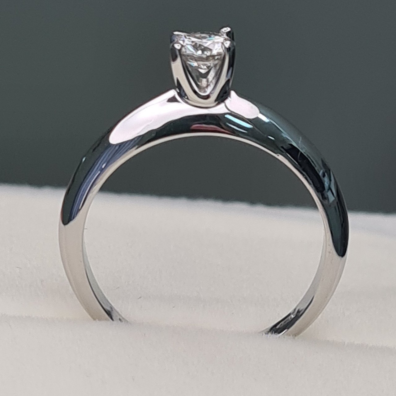 Кольцо Deimantas 91794760 16,5р 3,25гр 0,31ct. купить,NaN