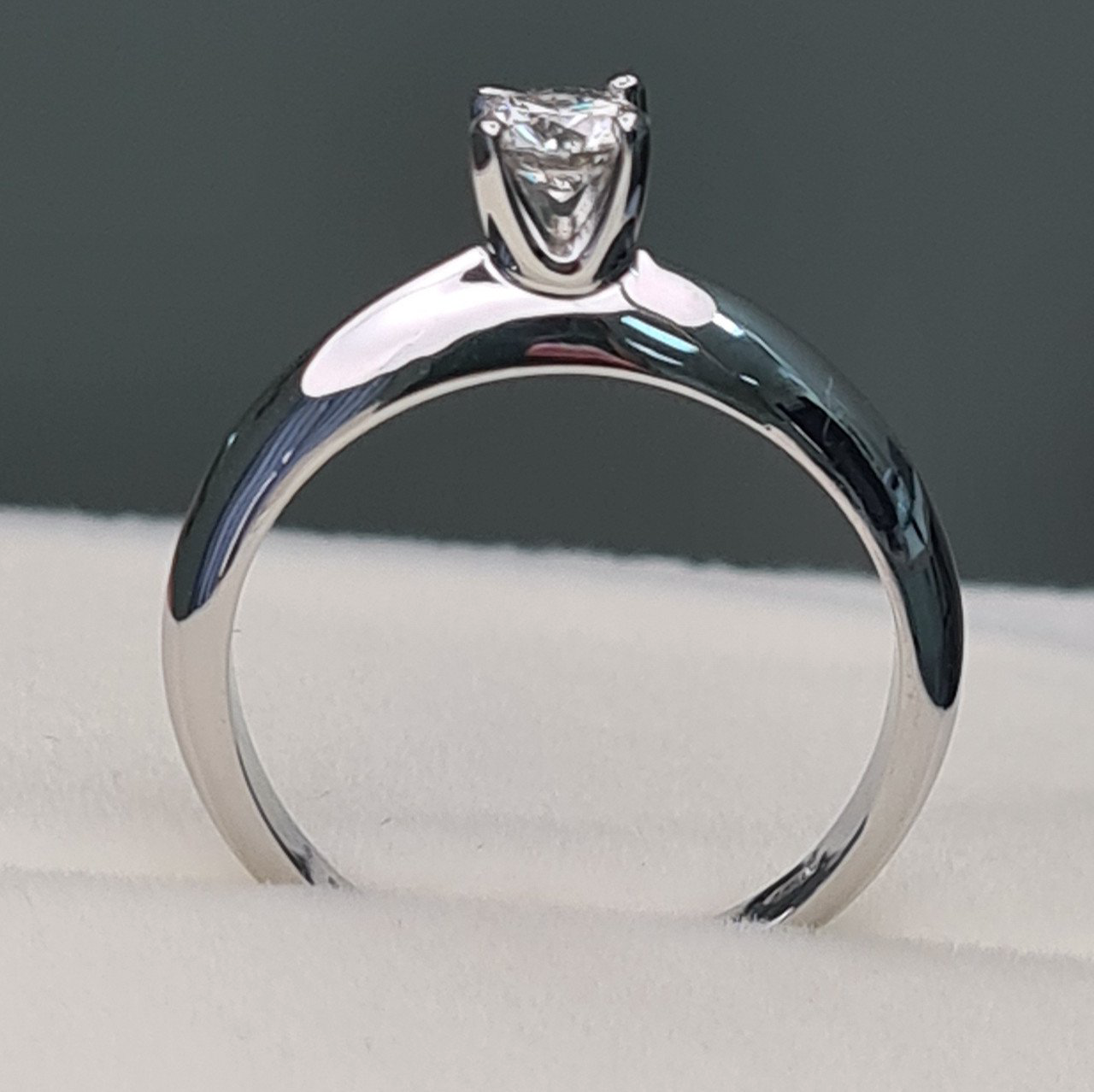 Кольцо Deimantas 91794760 16,5р 3,25гр 0,31ct. купить,NaN